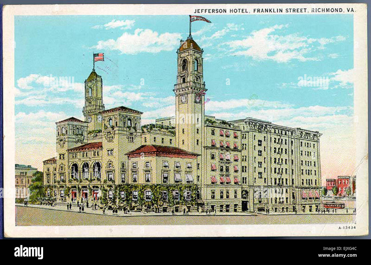 Cette collection de cartes postales vintage capture Richmond, en Virginie, au début du XXe siècle, mettant en valeur l'hôtel Jefferson ainsi que d'autres bâtiments et structures emblématiques. Les images reflètent l'évolution de l'architecture et de l'histoire culturelle de la ville. Banque D'Images