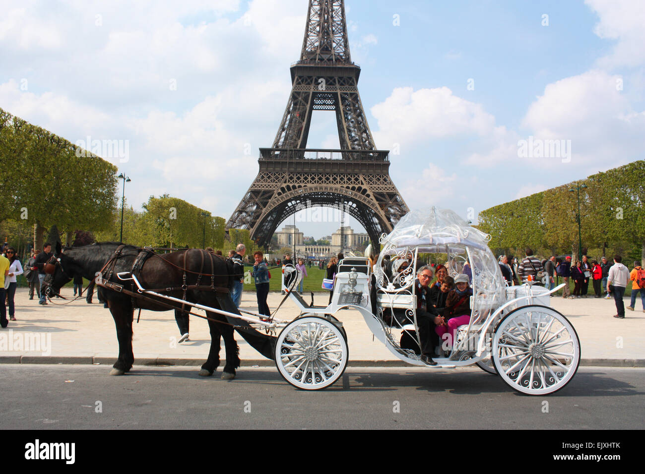 Chariot à cheval à Paris, France Banque D'Images