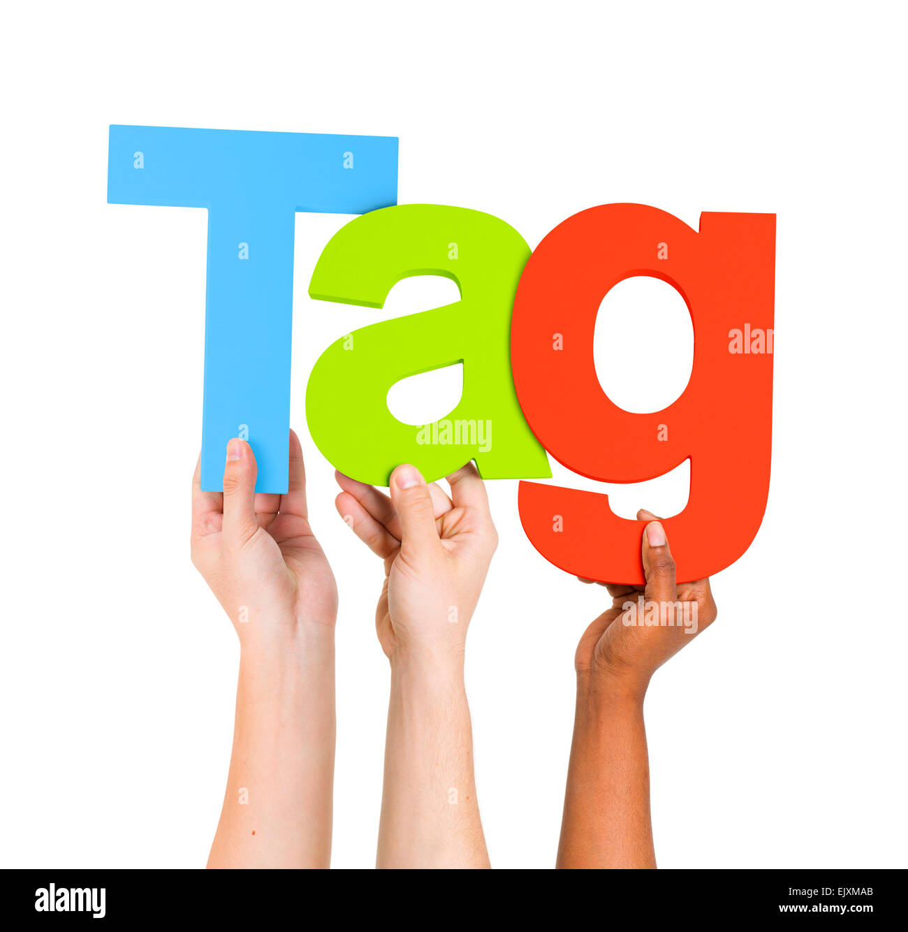 Multi-Ethnic groupe de personnes diverses Holding lettres pour former un mot Tag pour Tag Cloud Banque D'Images