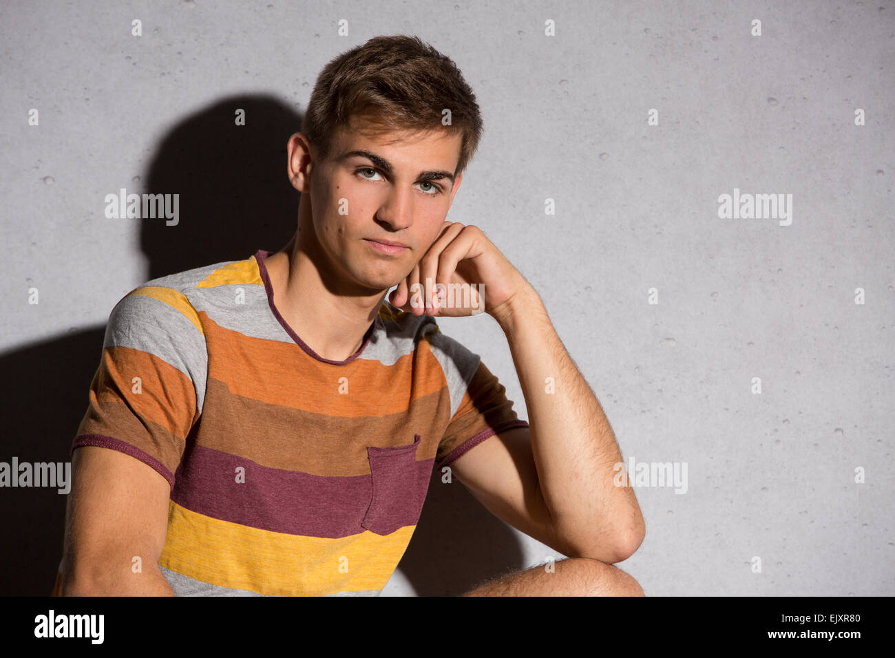 Homme avec T-Shirt, Portrait Banque D'Images