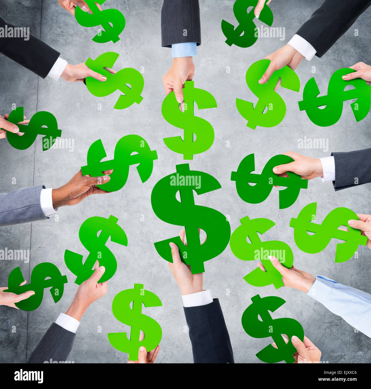 Des droits de l'Ethnie multi mains autour du signe monétaire Banque D'Images