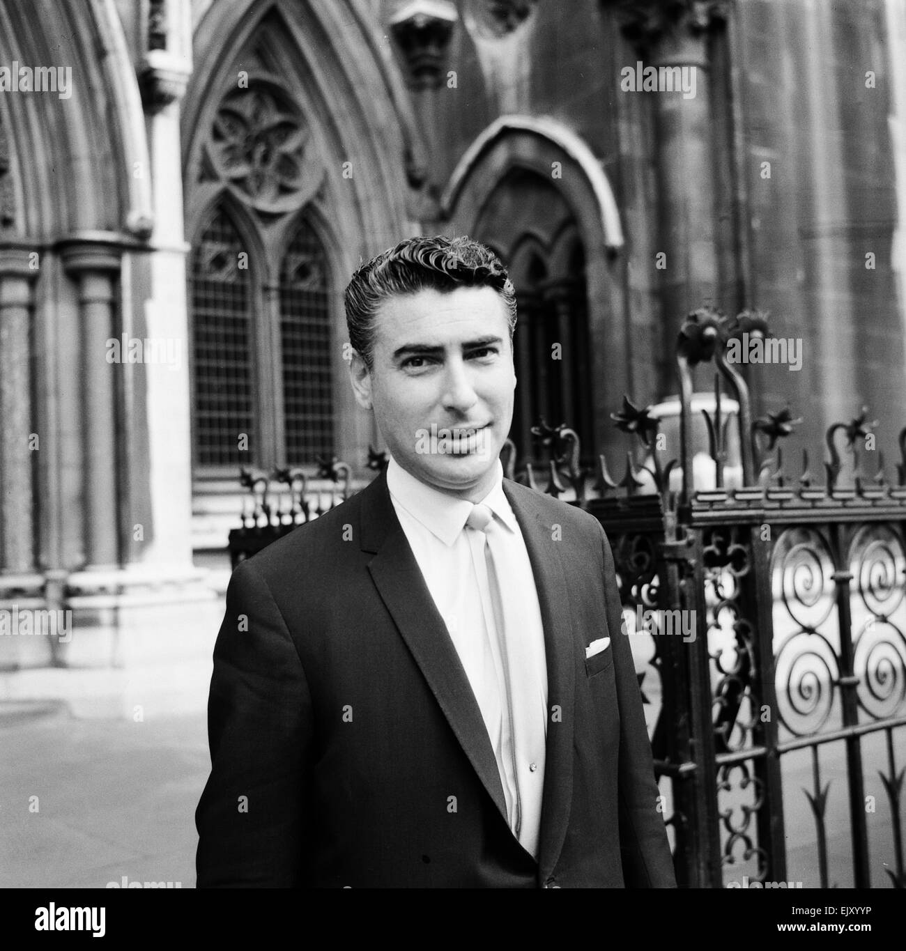 Larry Parnes manager de Billy Fury, illustré à l'extérieur de la Cour, 29 juillet 1965. *** *** Local Caption Lawrence Parnes Manager Banque D'Images