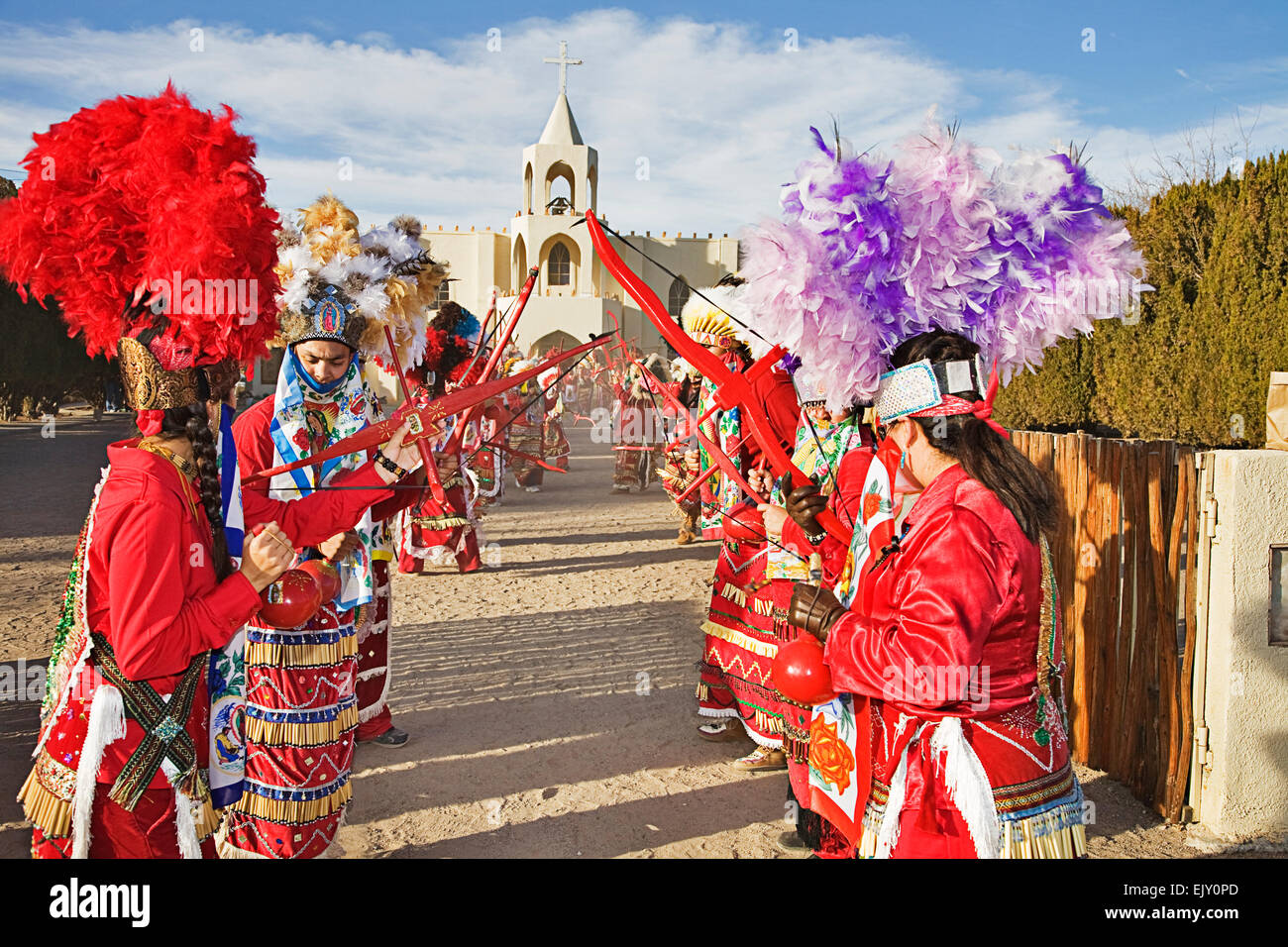 Le village de Tortugas près de Las Cruces au Nouveau Mexique célèbre la Vierge de Guadalupe Fête avec danses colorées Banque D'Images