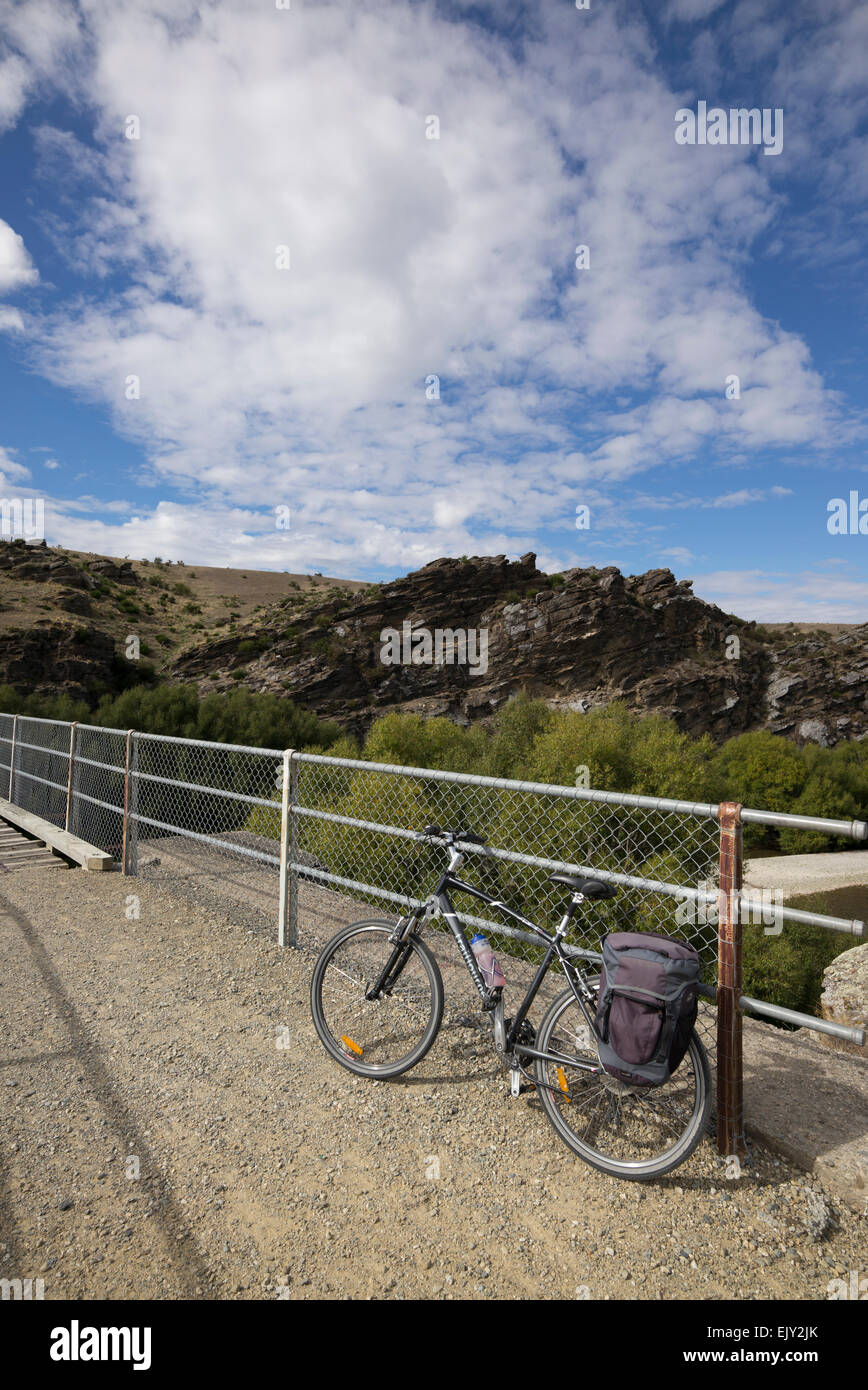 Vélo sur le rail trail d'Otago, île du Sud, Nouvelle-Zélande. Banque D'Images
