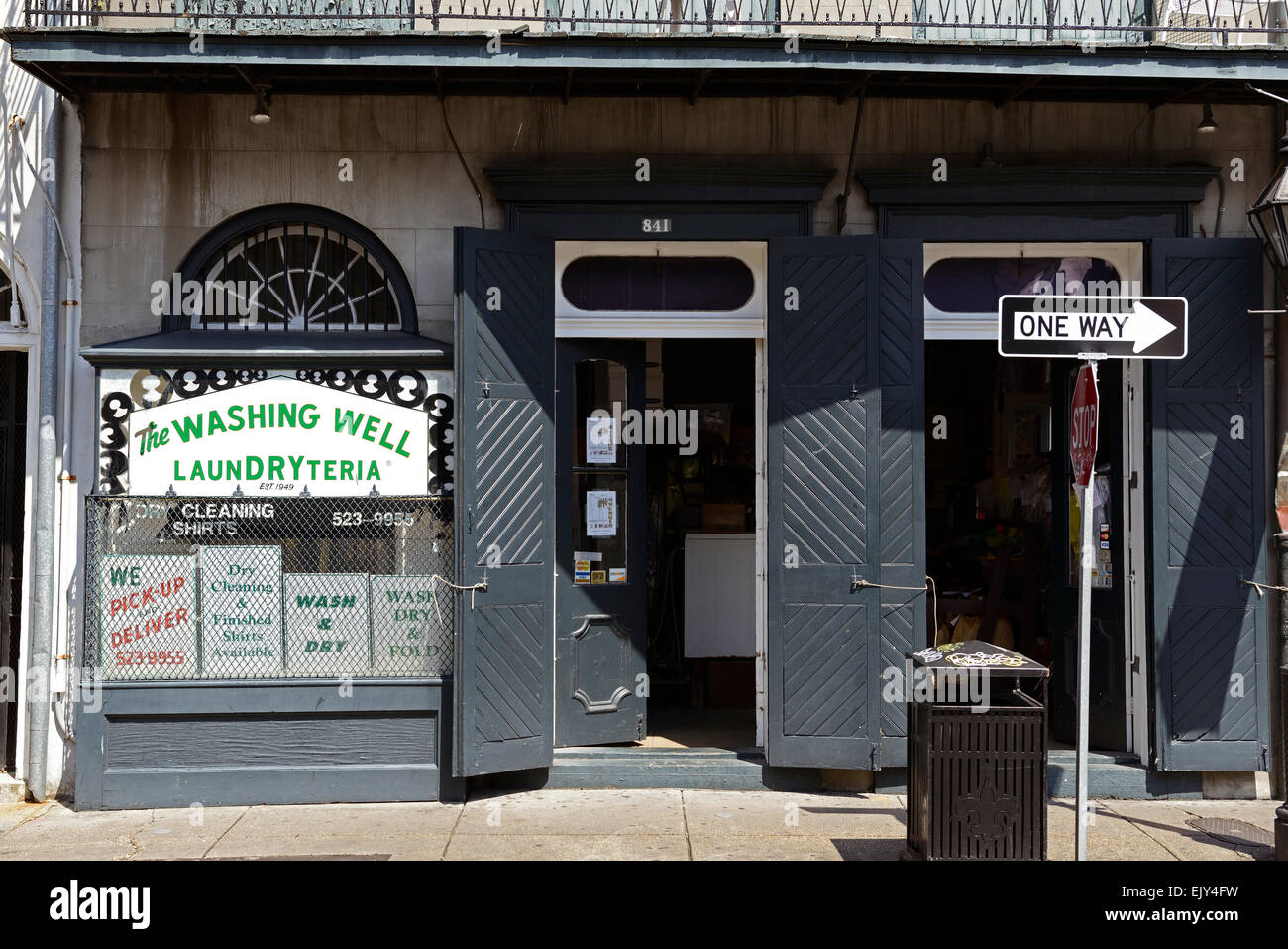 Qui souhaitent bien laundryteria laverie service de nettoyage à sec Bourbon street New Orleans RM USA Banque D'Images