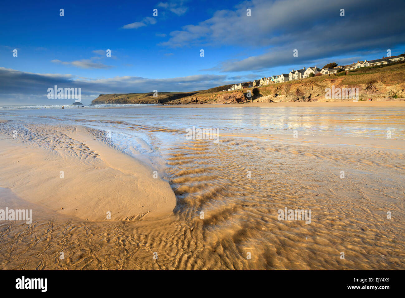 Nouveau point Pentire Polzeath et plage de Polzeath à la mi février. Banque D'Images