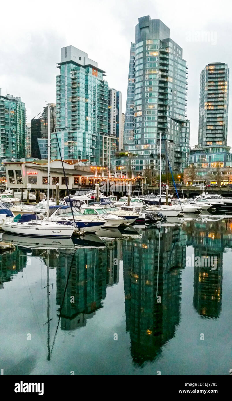 Coal Harbour est une section de l'Inlet Burrard situé entre le centre-ville de Vancouver, Canada et la péninsule de Brockton Sta Banque D'Images