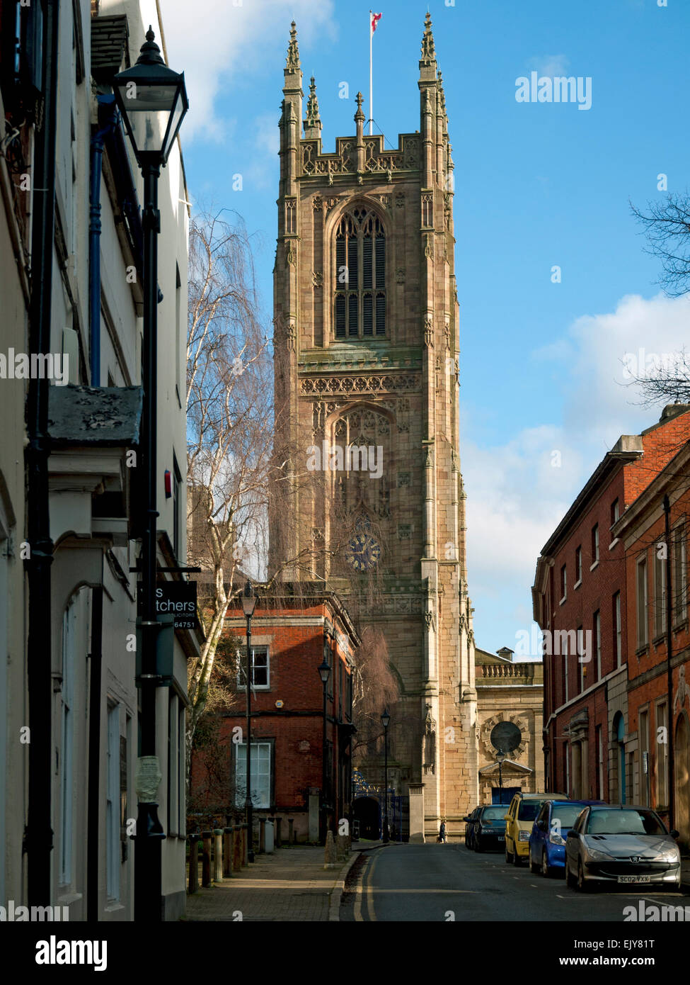La cathédrale de Derby (la cathédrale de Tous les Saints), de St. Mary's Gate, Derby, England, UK Banque D'Images