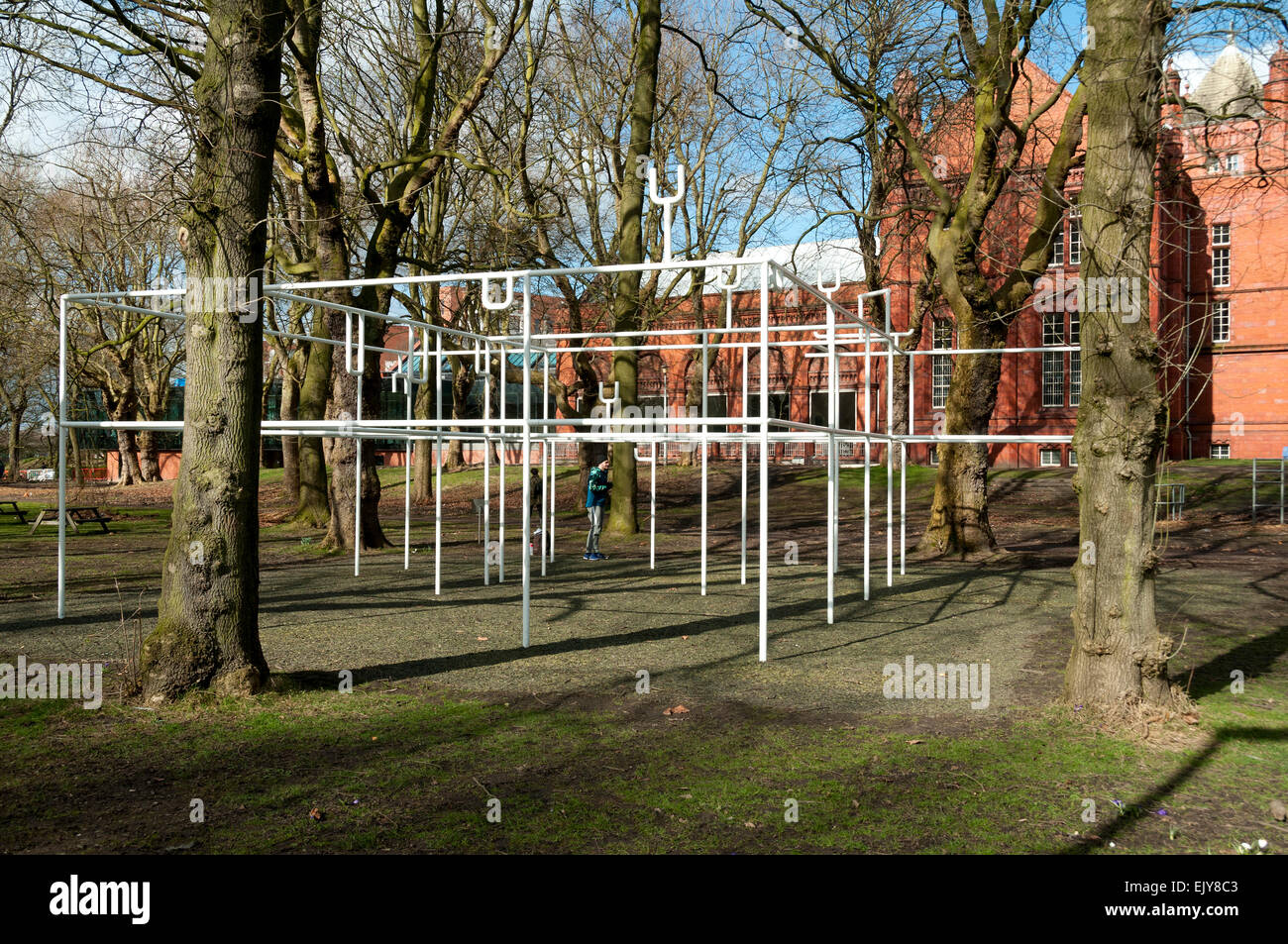 'Arbre d'Hippocrate'', une sculpture par Christine Borland, 2015. Whitworth Park, Oxford Road, Manchester, England, UK Banque D'Images