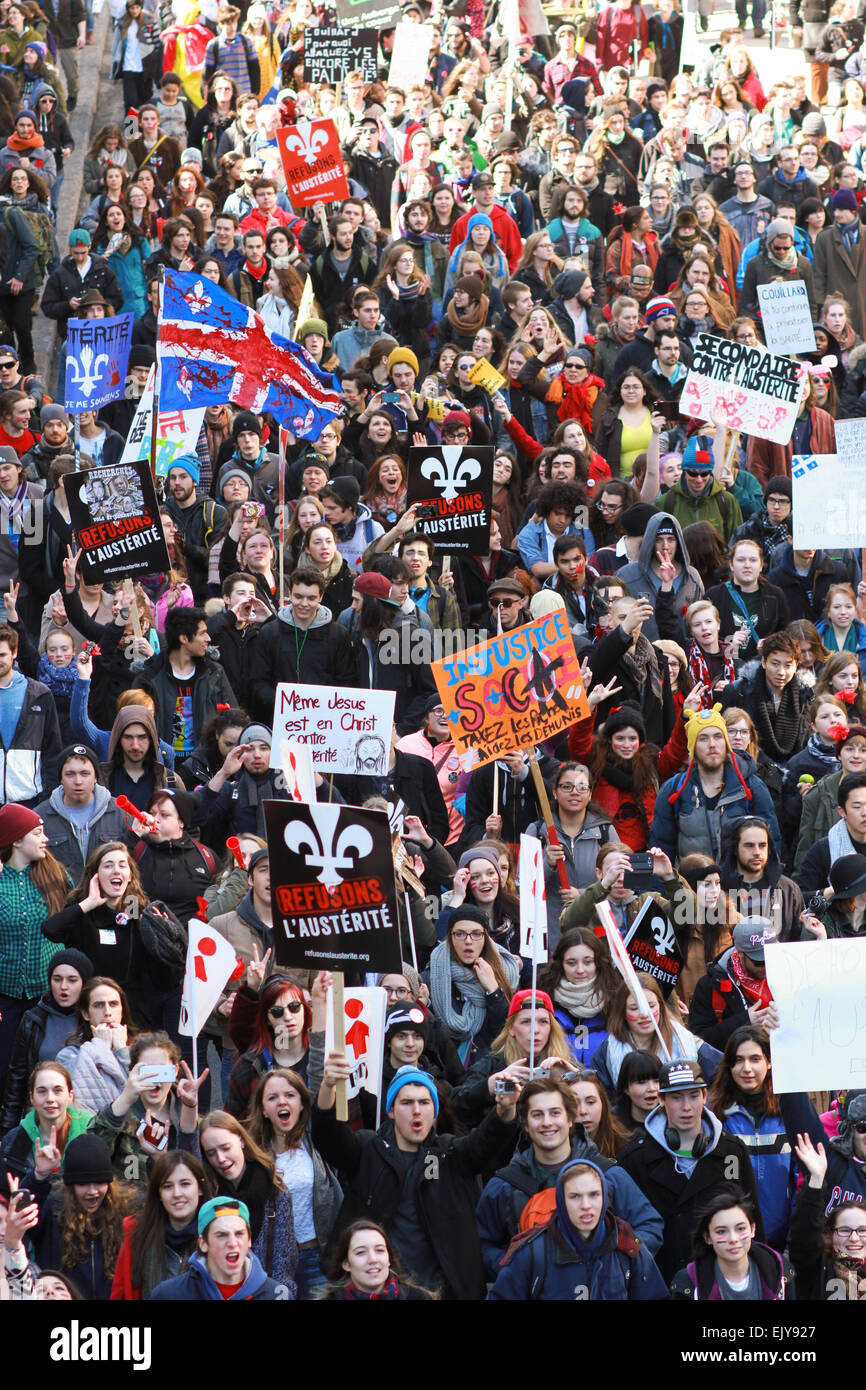 Montréal, Canada. Apr 02, 2015. Des milliers d'étudiants et les syndicats a frappé les rues pour protester contre les coupures du gouvernement dans la région de Montréal, Québec. Avril 2nd, 2015 Crédit : Lee Brown/Alamy Live News Banque D'Images