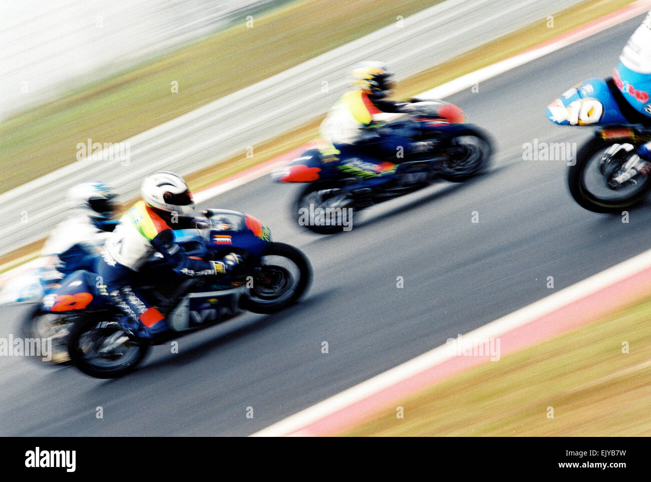 Moto1, 250cc Course sur route. Il s'agit d'un slo-mo panoramique de la course moto Banque D'Images