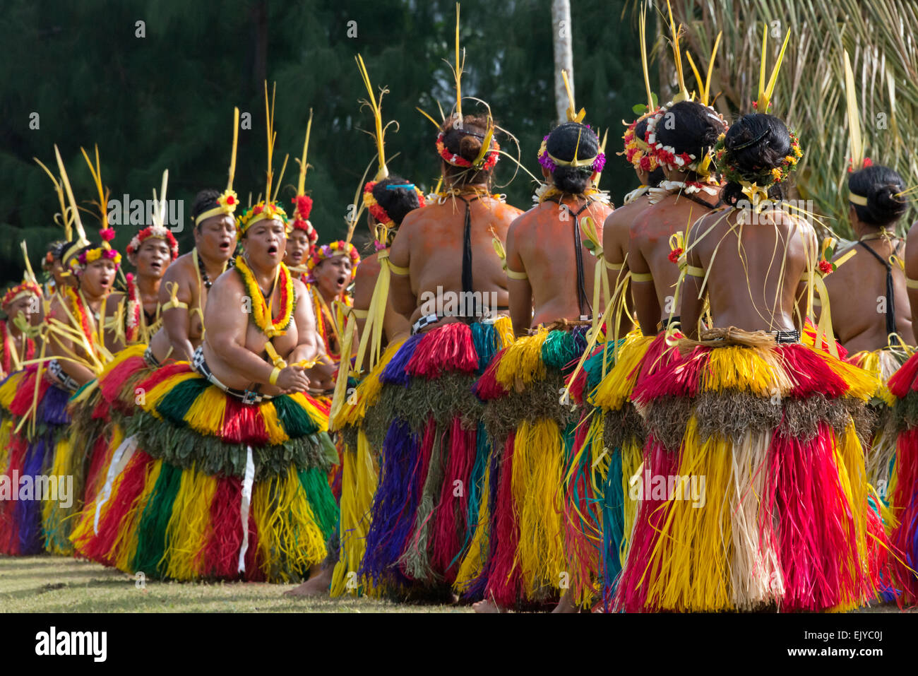 Les femmes en costume traditionnel de Yap dancing Yap Day Festival, l'île de Yap (États fédérés de Micronésie Banque D'Images