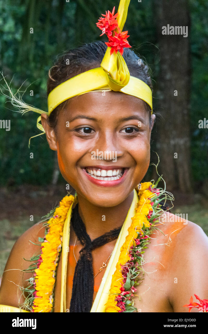 Jeune fille en costume traditionnel de Yap Yap à jours du Festival, l'île de Yap (États fédérés de Micronésie Banque D'Images