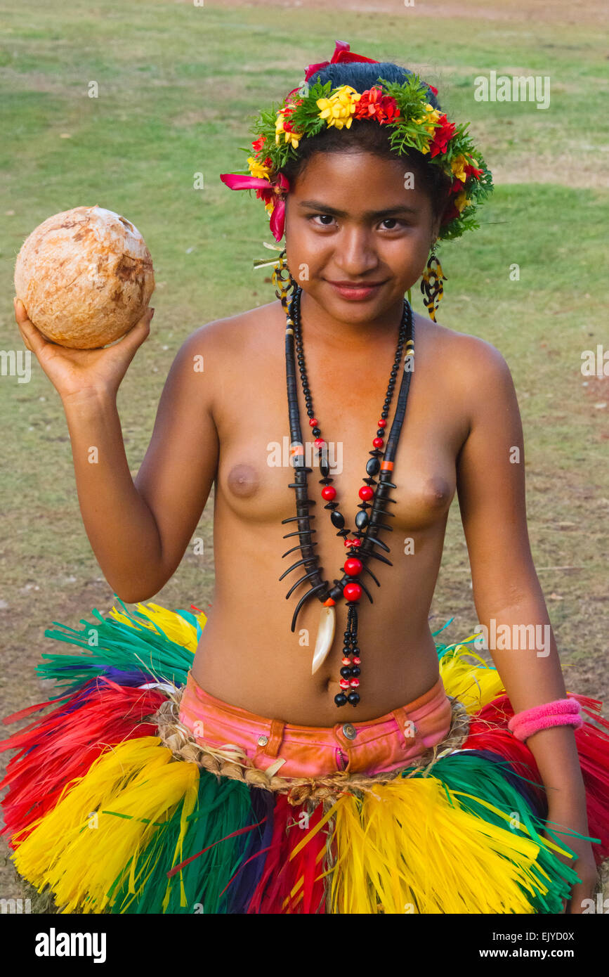 Fille de Yap en portant une tenue traditionnelle à la noix de coco Yap Day Festival, l'île de Yap (États fédérés de Micronésie Banque D'Images