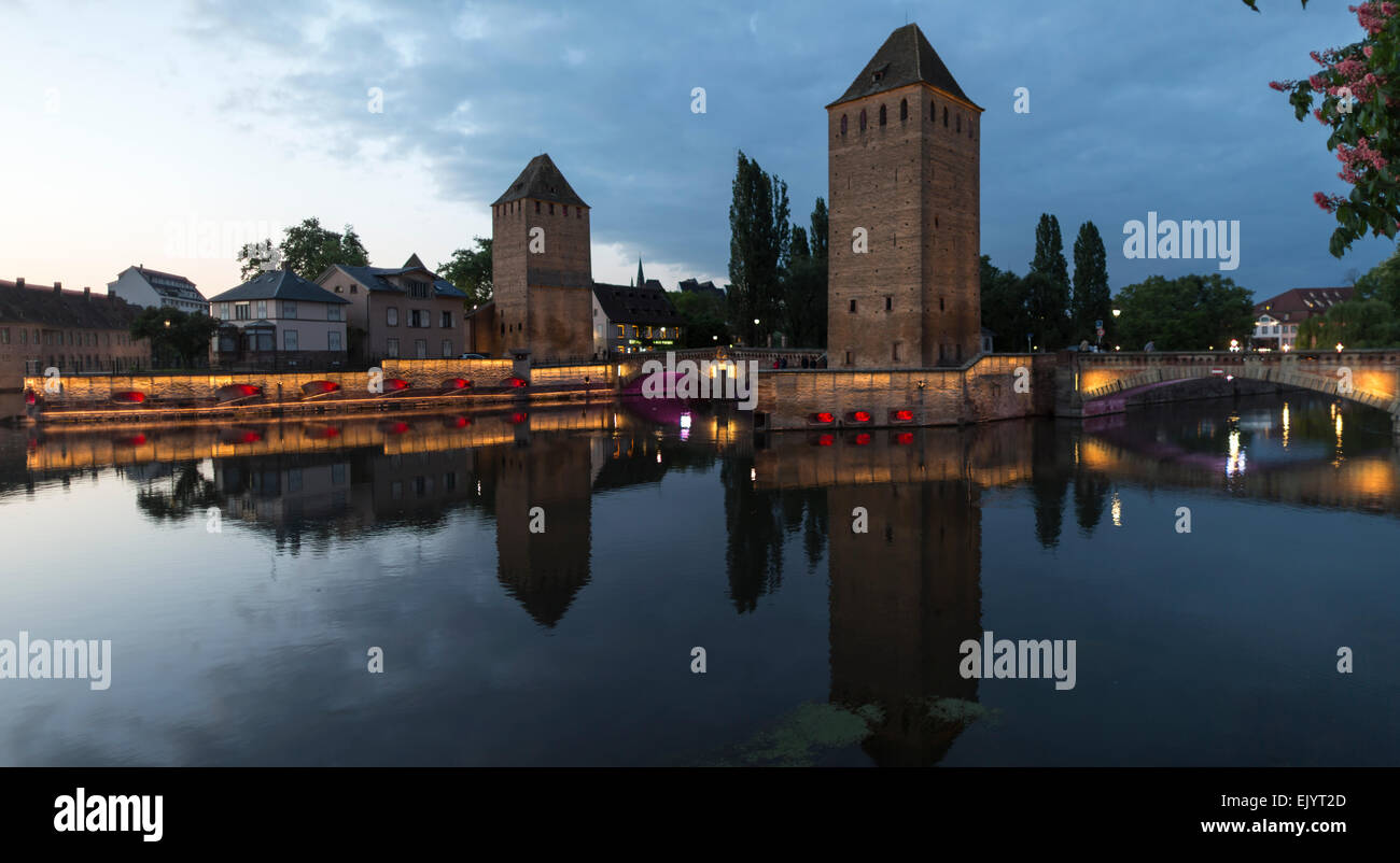 Les Ponts Couverts ponts couverts, ou des fortifications sur l'Ill, Strasbourg, France Banque D'Images