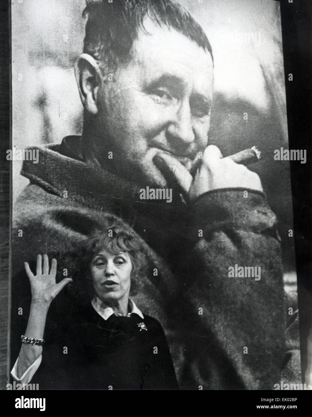 LOTTE LENYA (1898-1981) chanteuse et actrice autrichienne en face d'un ...
