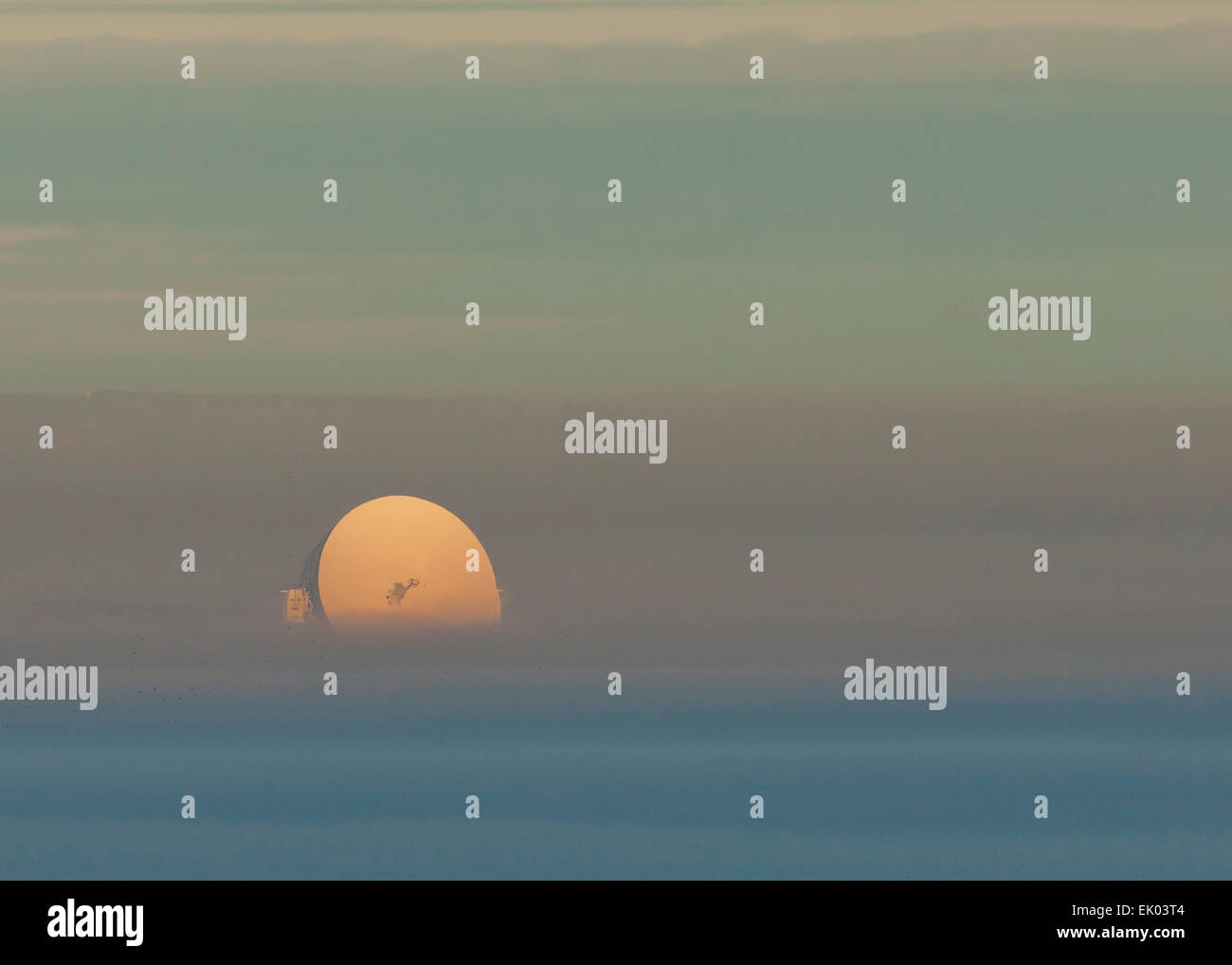 Le radiotélescope de Jodrell Bank au lever du soleil Banque D'Images