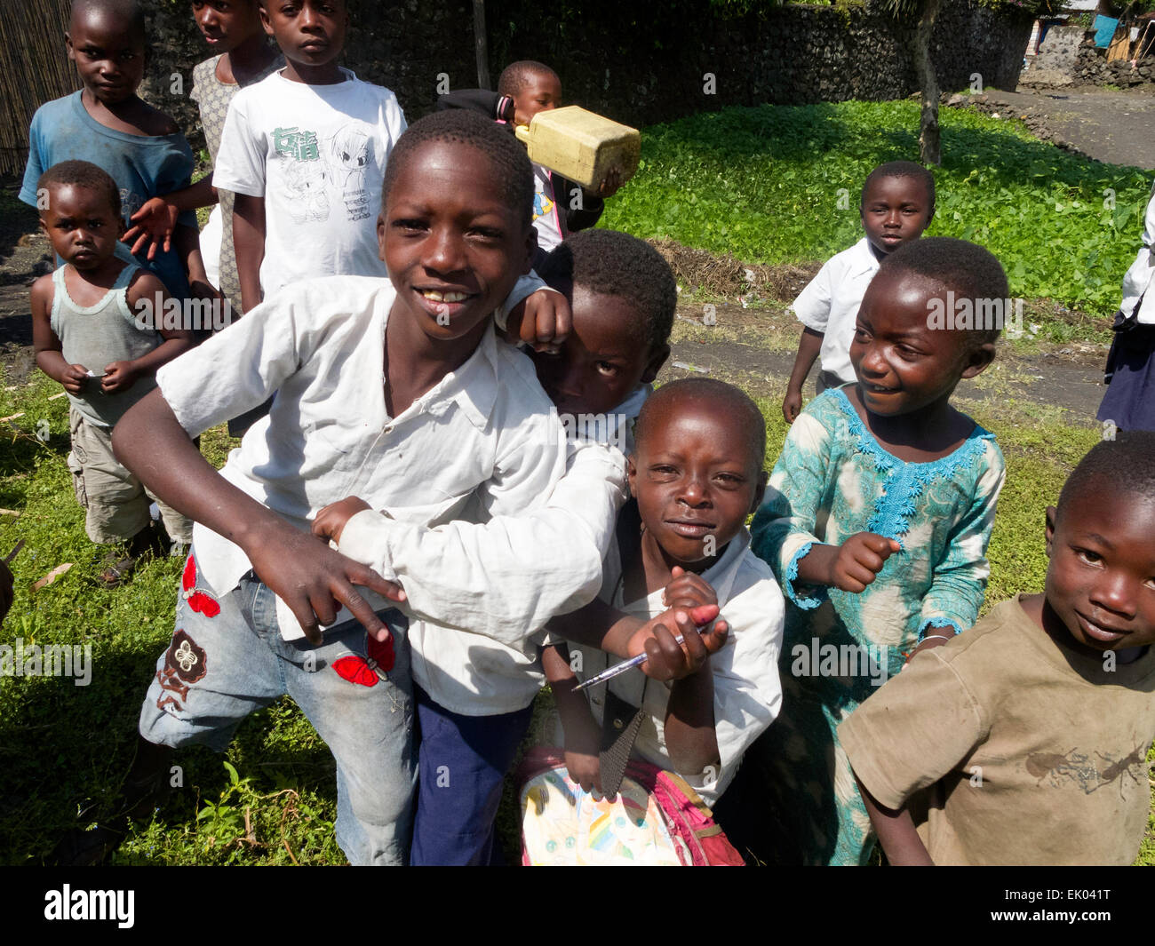 Enfants africains enthousiastes à Goma, République démocratique du Congo ( RDC ), enfants africains. Banque D'Images