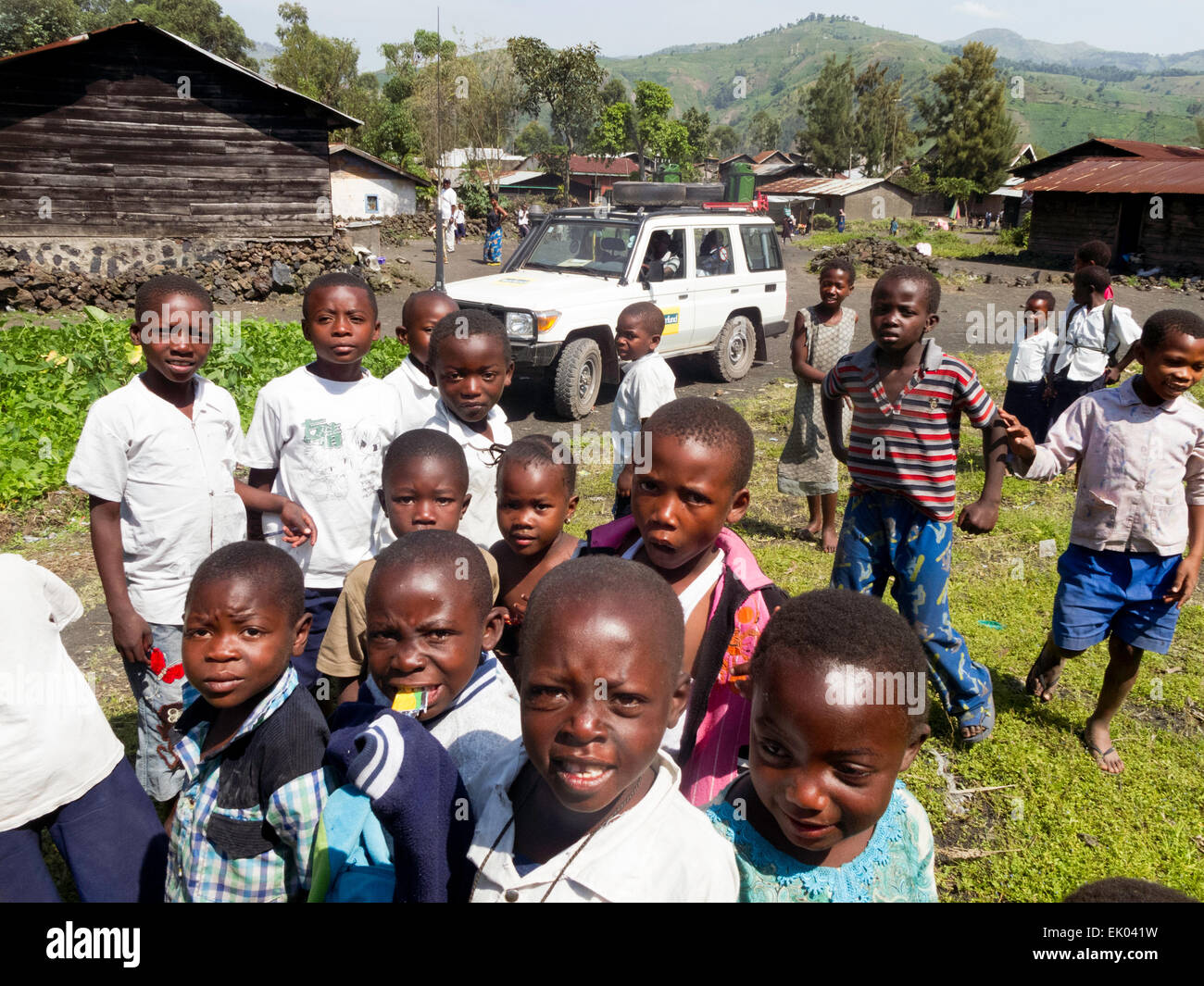 Un groupe de jeunes enfants africains heureux, Goma, province du Nord-Kivu, République démocratique du Congo (RDC), Afrique Banque D'Images