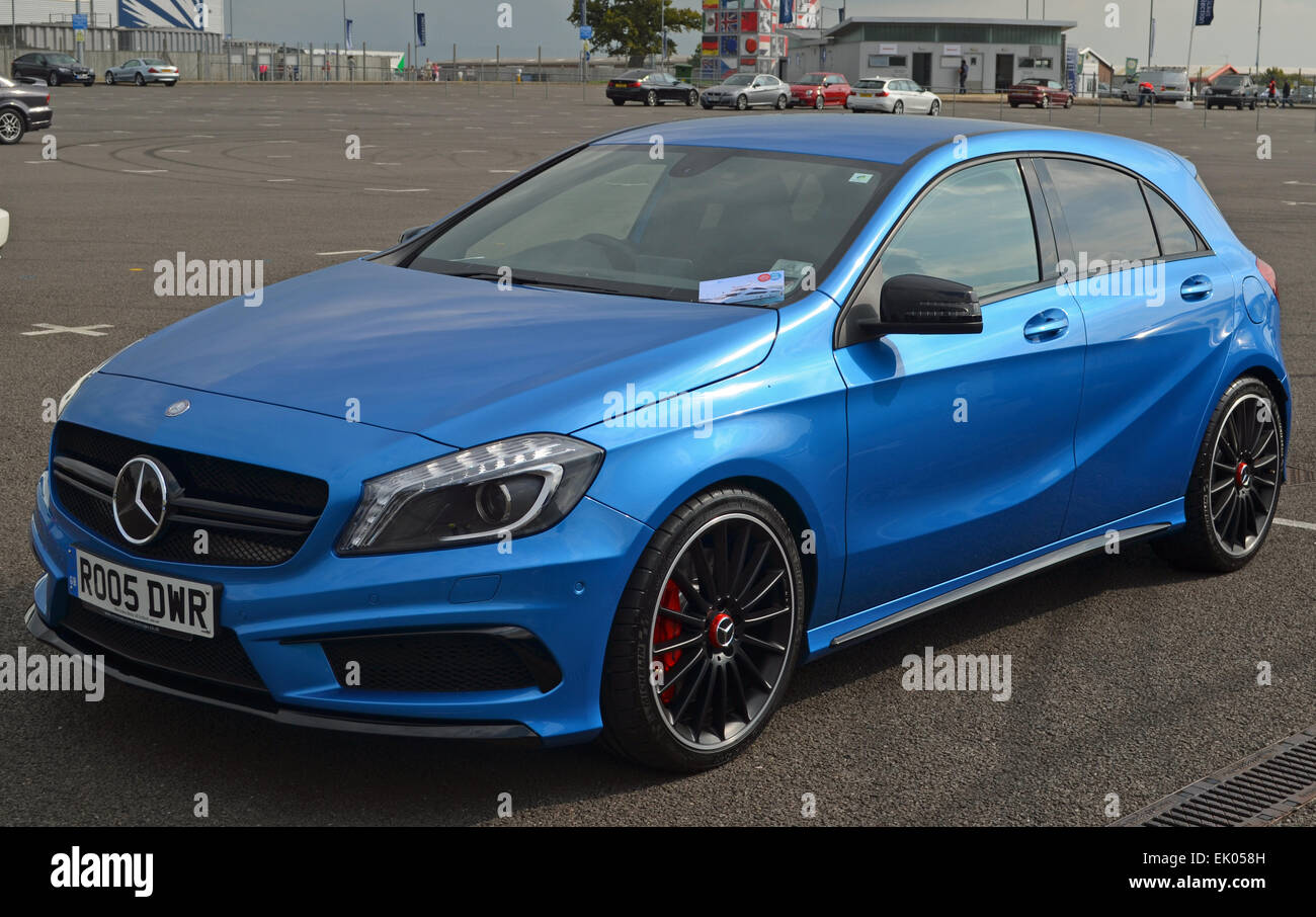 Blue Mercedes A45 AMG BICORPS Banque D'Images