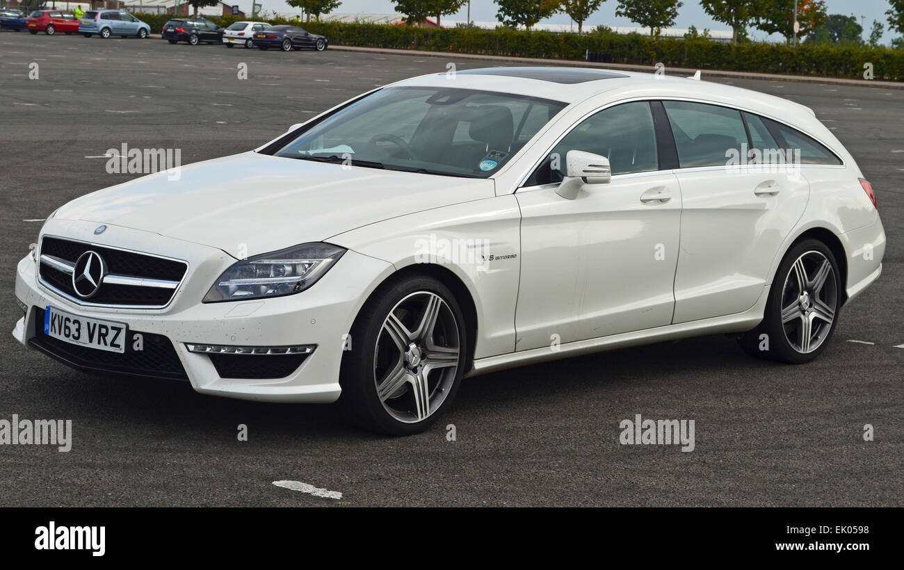 White Mercedes CLS 63 AMG Frein de tir Banque D'Images