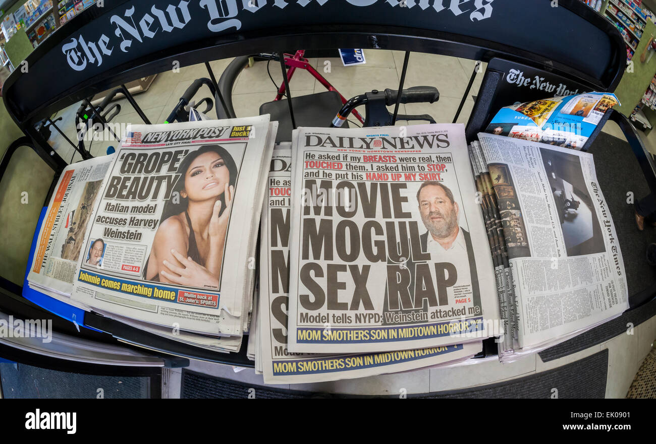Le NY Daily News est vu au milieu du NY Post, le NY Times et le Wall Street Journal sur un kiosque à New York le mardi, 31 mars 2015. Cablevision n'est signalé à être la préparation d'une soumission de $1 pour le journal prennent en charge une somme estimée à 30 millions de dollars par année et 150 millions de pertes de l'usine d'impression. D'autres acheteurs potentiels : Catsimstidis Gristdes Jean de la chaîne de supermarchés, Jimmy Finkelstein propriétaire de la montagne entre autres. (© Richard B. Levine) Banque D'Images