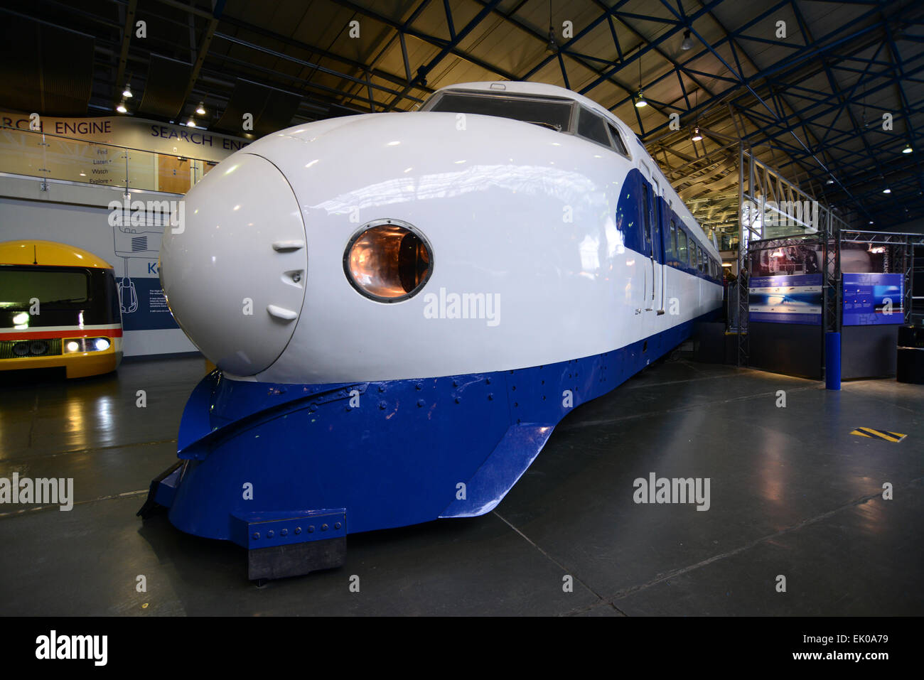 Chemins de fer de l'Ouest Japon Shinkansen 'bullet train" au salon de 1976 le National Railway Museum, York, Photo : Scott Bairstow/Alamy Banque D'Images