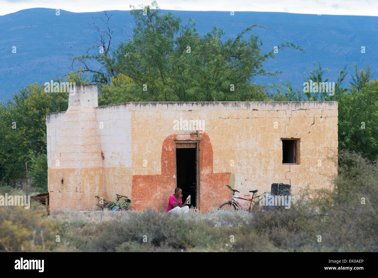 Chambre d'un travailleur agricole sur une ferme d'autruches, Oudtshoorn, Western Cape, Afrique du Sud Banque D'Images