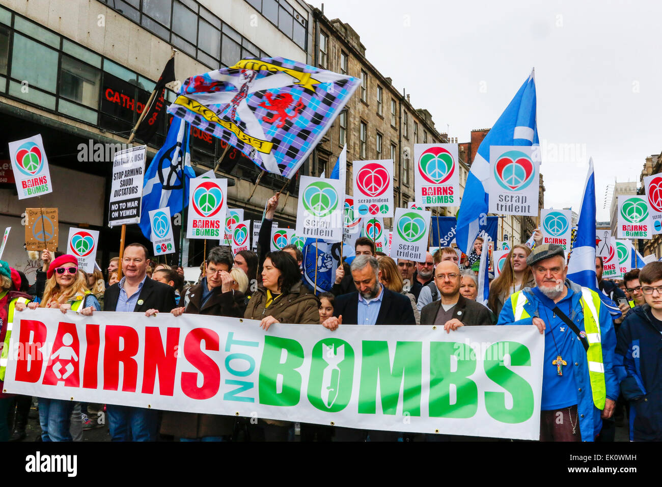 Plus de 2000 manifestants ont pris part à une manifestation anti-nucléaire Trident et mars à Glasgow, à partir de la place George Square et défilant à travers le centre ville. Plusieurs hommes politiques ont pris part comme Patrick Harvie, MSP, le leader de la Scottish Green Party Banque D'Images