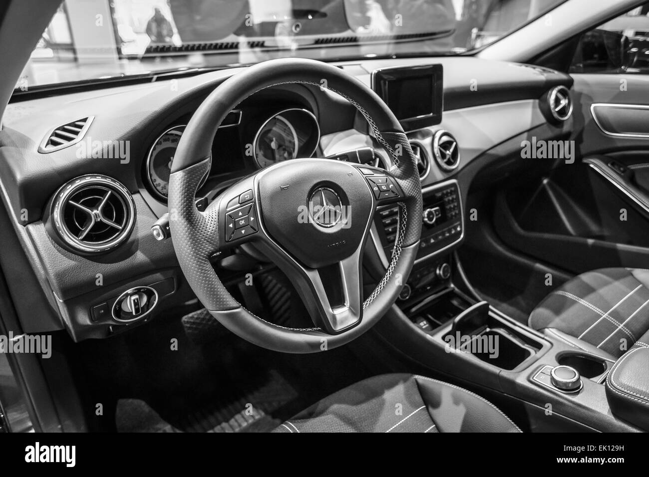 Cabine d'une voiture de luxe compact Mercedes-Benz Classe B Electric Drive. Produite depuis 2014. Banque D'Images