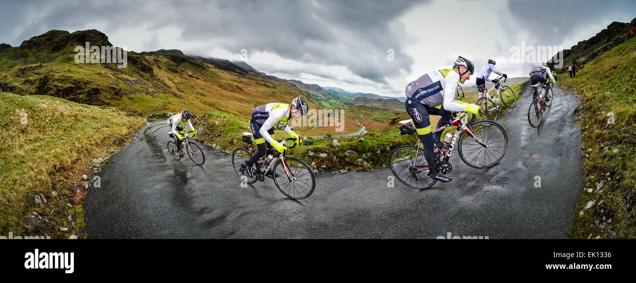 Cavaliers dans la Fred Whitton challenge sportif, Hardknott Pass, Cumbria, Royaume-Uni. Banque D'Images