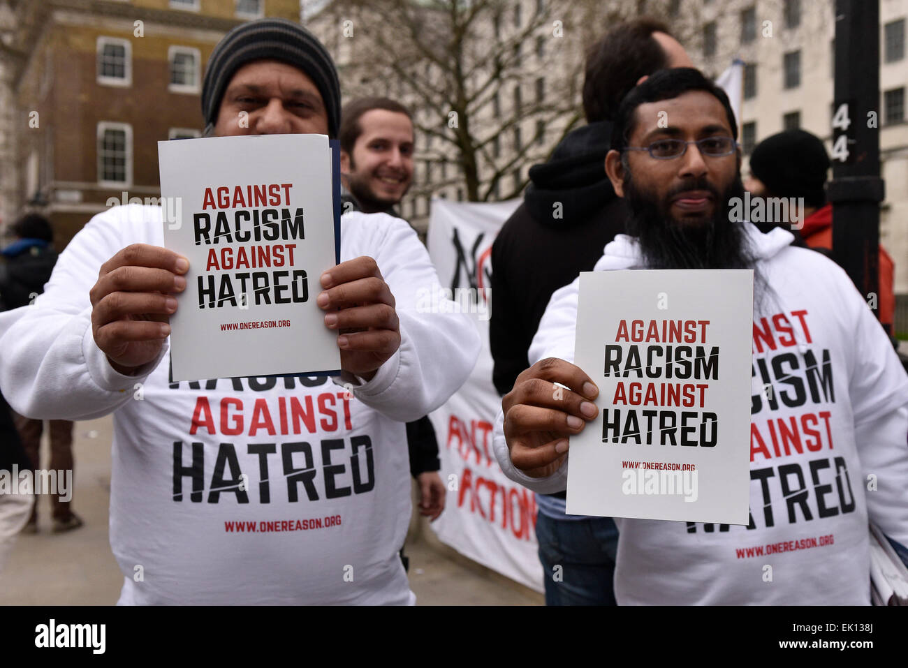 Londres, Royaume-Uni. 4 avril, 2015. Membres de Pegida, démontré dans Whitehall aujourd'hui que la police se sont affrontés avec anti-fascistes. Crédit Photographe : Gordon 1928/Alamy Live News Banque D'Images