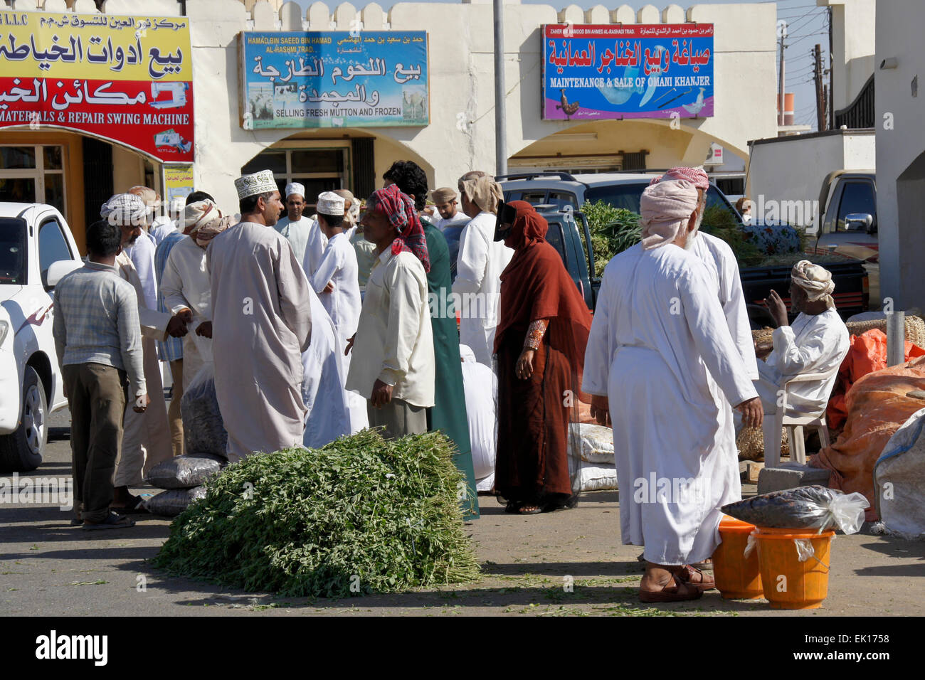 Bedu (bédouins) personnes au marché en Sinaw, Oman Banque D'Images