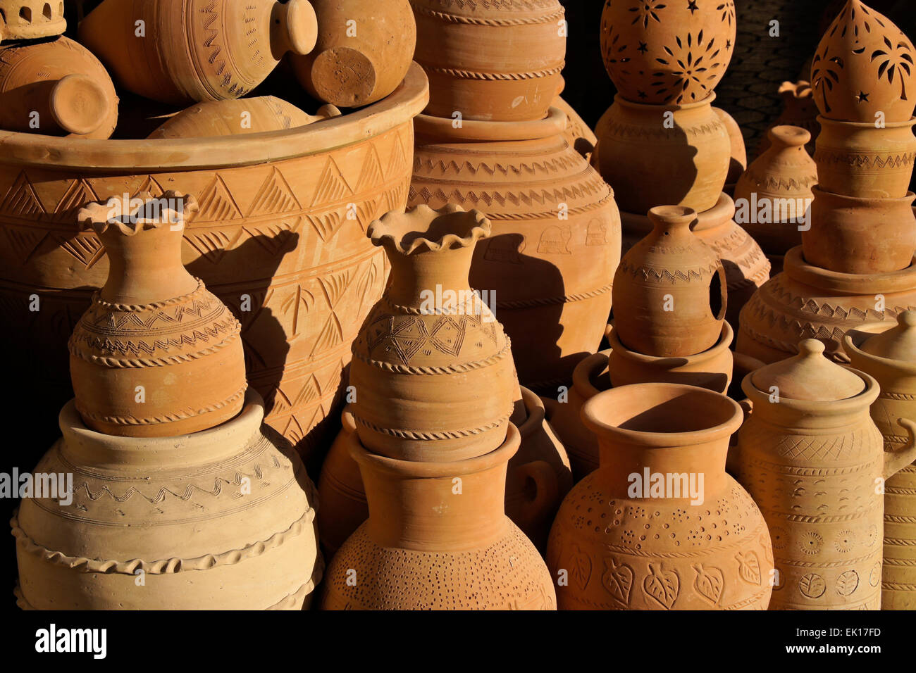 Des pots d'argile pour la vente, Nizwa, Sultanat d'Oman Banque D'Images