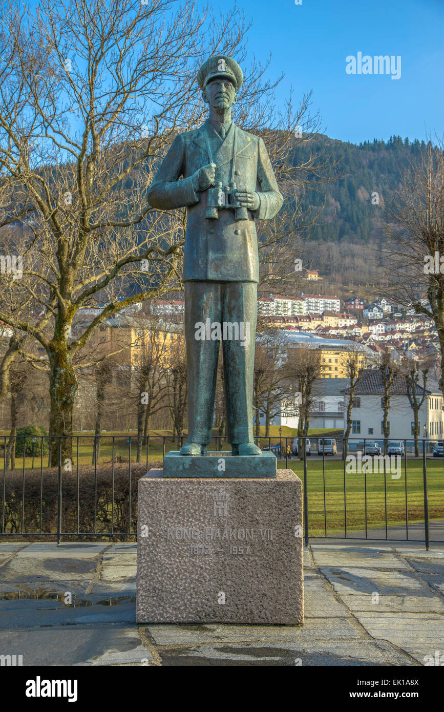 Statue du Roi Hakon VII de la Norvège, de Bergen, Norvège. Banque D'Images