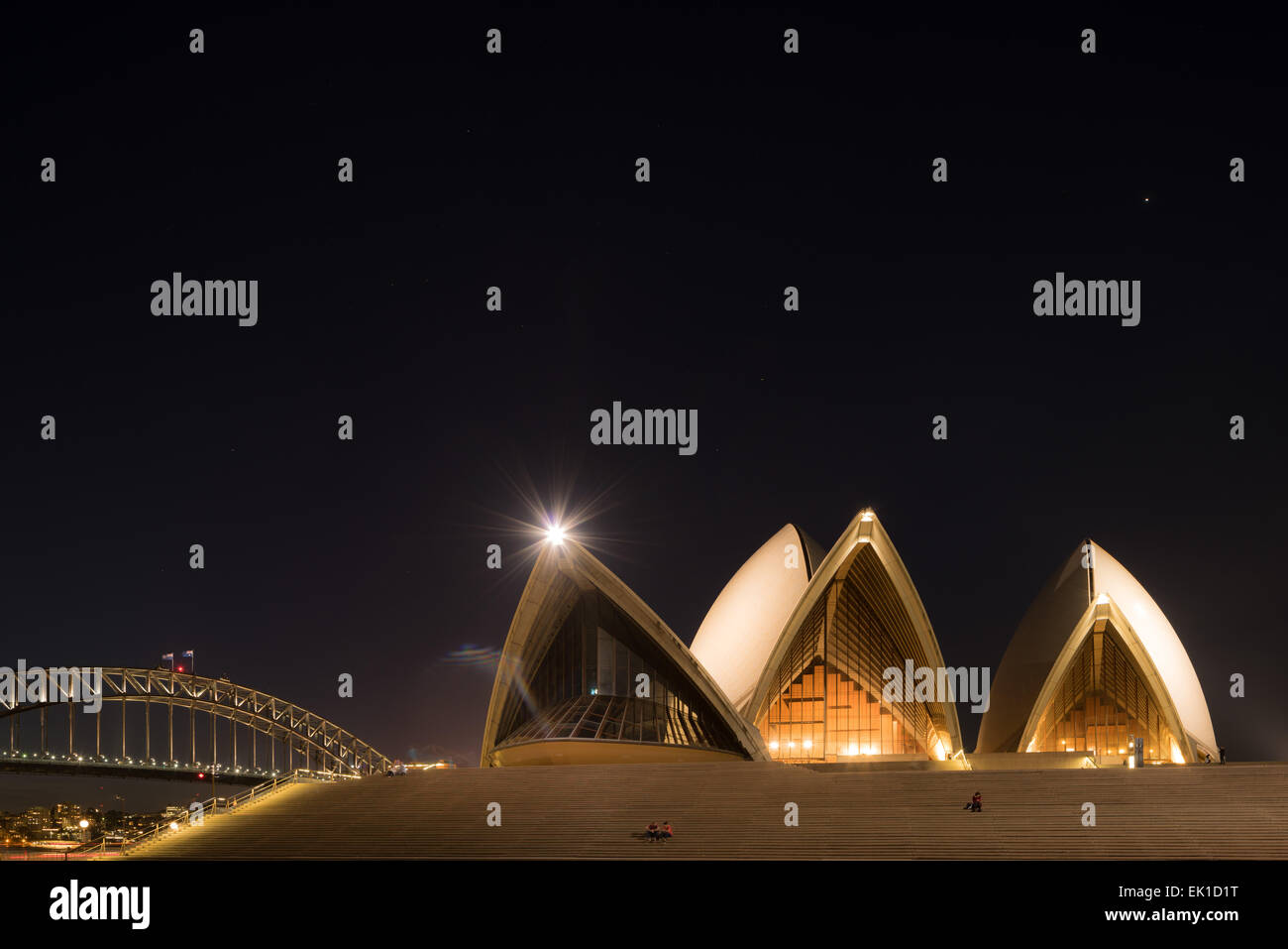 L'Opéra de Sydney la nuit, conçu par l'architecte Jørn Utzon. Banque D'Images