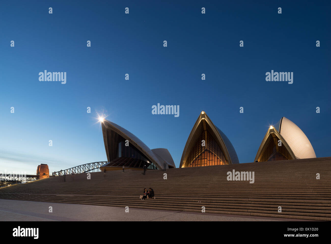 L'Opéra de Sydney la nuit, conçu par l'architecte Jørn Utzon. Banque D'Images