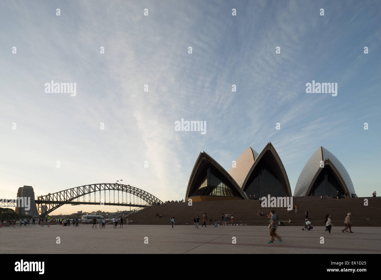 L'Opéra de Sydney la nuit, conçu par l'architecte Jørn Utzon. Banque D'Images