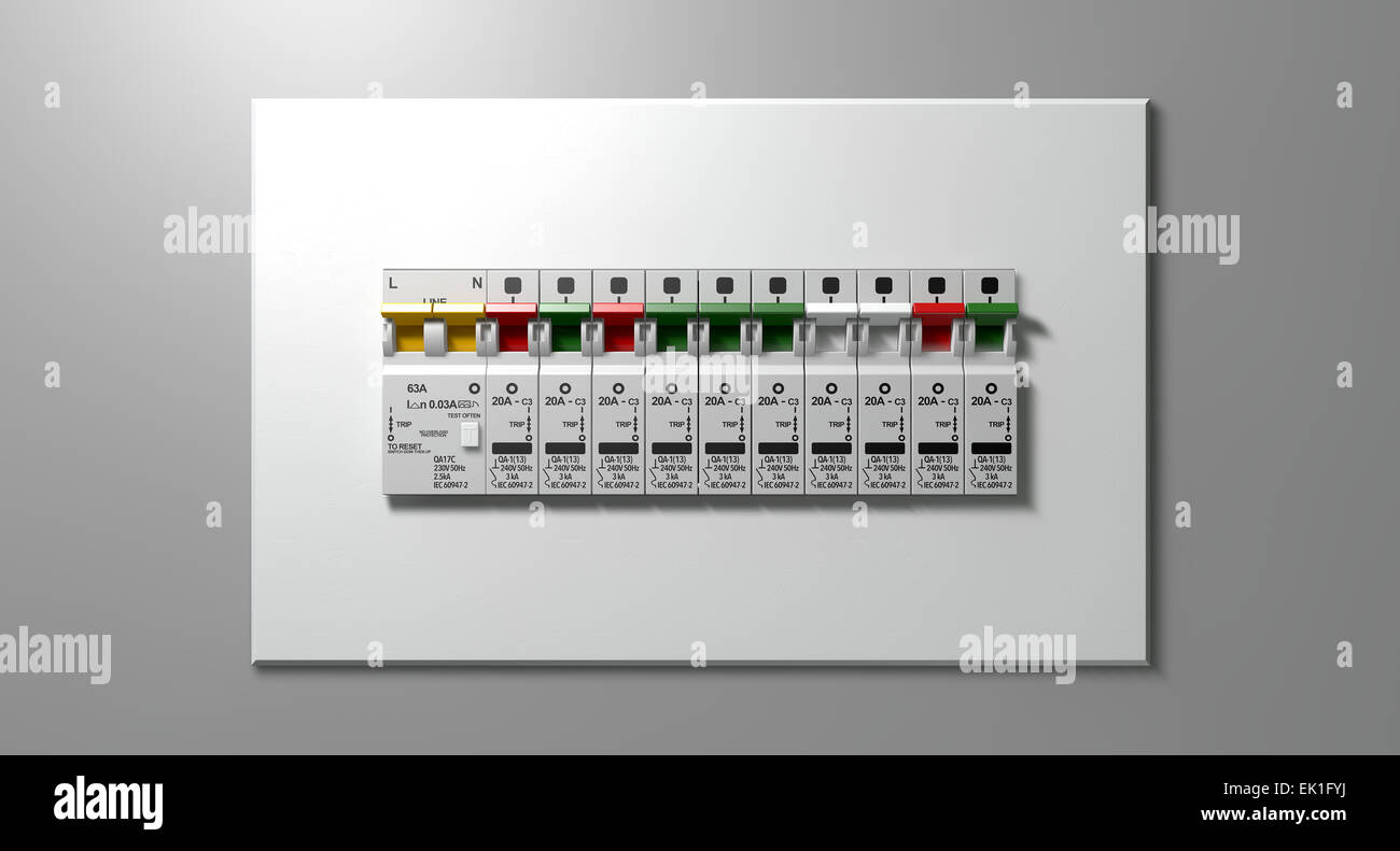 Une rangée de mis sur les ménages de disjoncteurs électriques sur un panneau mural Banque D'Images