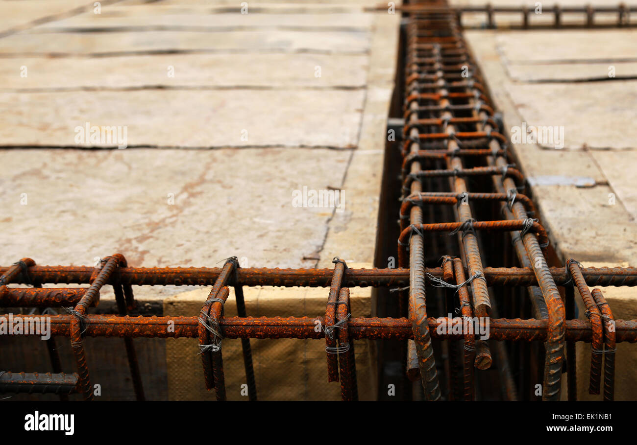 La construction de la structure du toit avec poutre d'acier Photo Stock — free download
