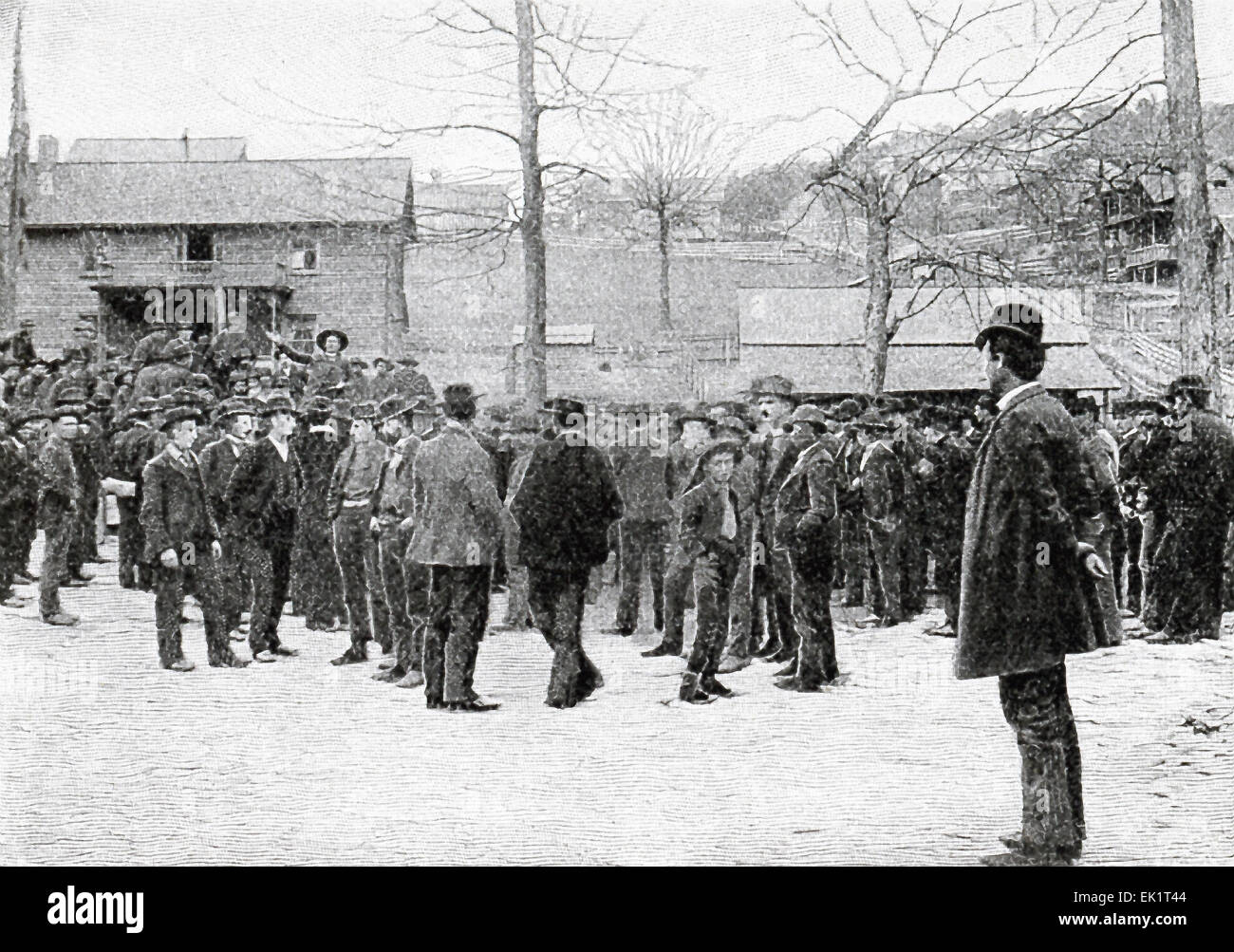 M. Betts, 'Le prédicateur, cow-boy' est vu ici d'inciter les mineurs à attaquer le fort Anderson, un fort confédéré durant la guerre civile américaine. Il s'agit d'une copie d'une photographie prise au bosquet, entre l'Briceville et Coal Creek. Fort Anderson était en Caroline du Nord. Banque D'Images