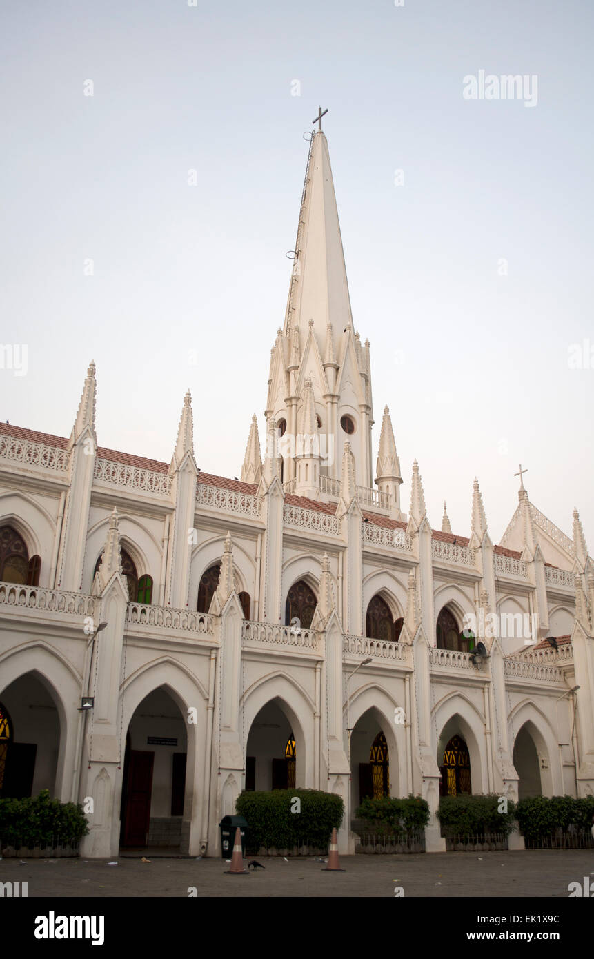 Vue de côté de Santhome cathédrale basilique église à Chennai, Tamil Nadu, Inde Banque D'Images