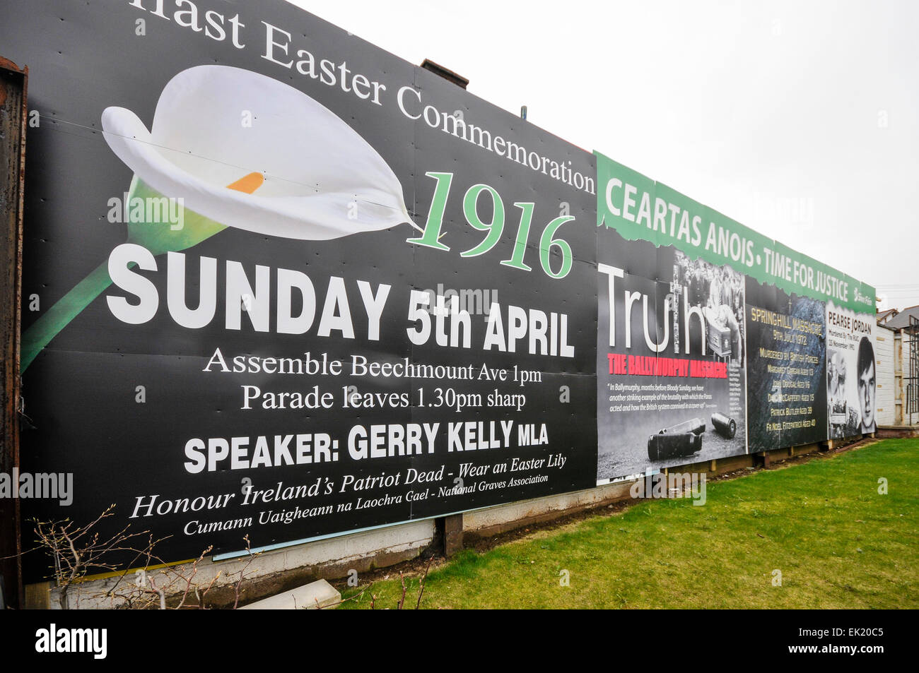 Belfast, en Irlande du Nord, Royaume-Uni. 5 avril, 2015. Panneau d'affiche annonce l'Association nationale de tombes et le Sinn Fein commémoration pour le 99e anniversaire de l'Insurrection de Pâques en Irlande, Belfast Crédit : Stephen Barnes/Alamy Live News Banque D'Images