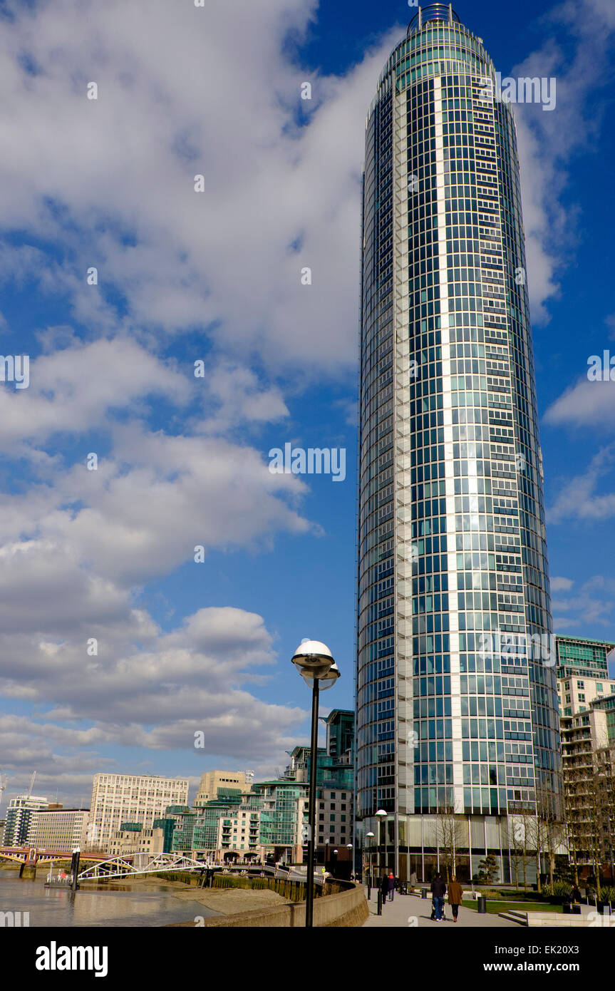 27 mars 2015 - Neuf Elms, Londres : La Tour, un quai de Saint George, Nine Elms, Vauxhall, Londres Banque D'Images