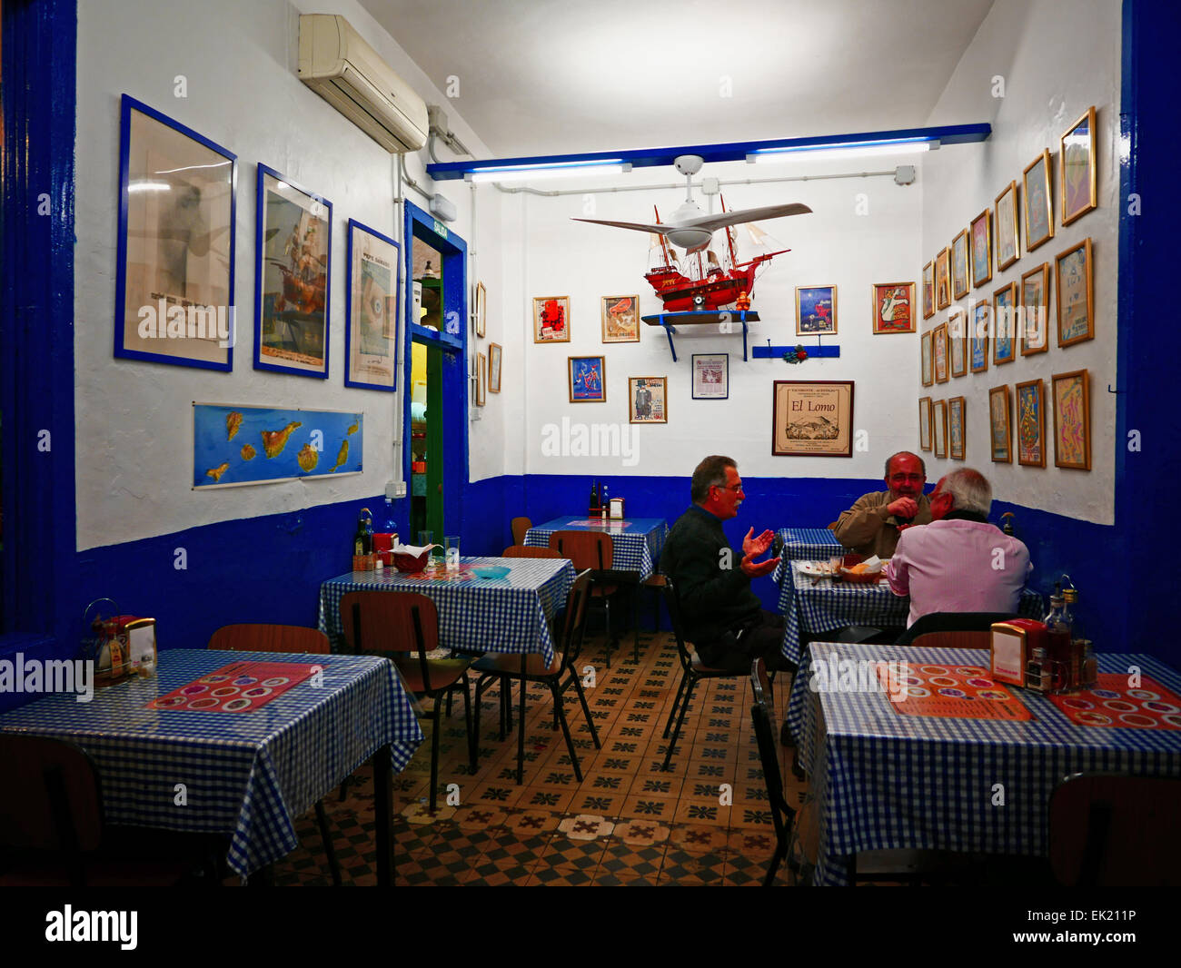 Intérieur du restaurant local Santa Cruz de la Tenerife island iles canaries Espagne Banque D'Images
