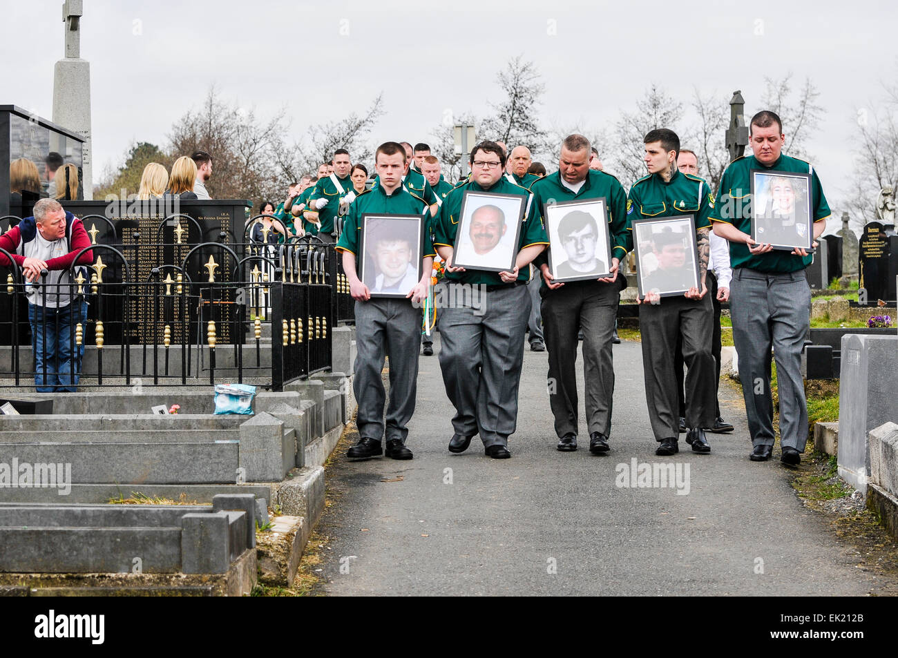 Belfast, en Irlande du Nord, Royaume-Uni. 5 avril, 2015. Tombes National Association et le Sinn Fein commémorer le 99e anniversaire de l'Insurrection de Pâques en Irlande, Belfast Crédit : Stephen Barnes/Alamy Live News Banque D'Images