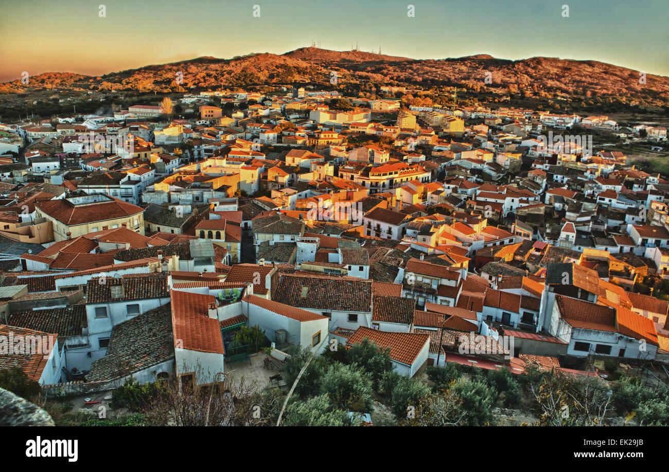 Vue panoramique de Montanchez au coucher du soleil du château, Caceres, Espagne Banque D'Images