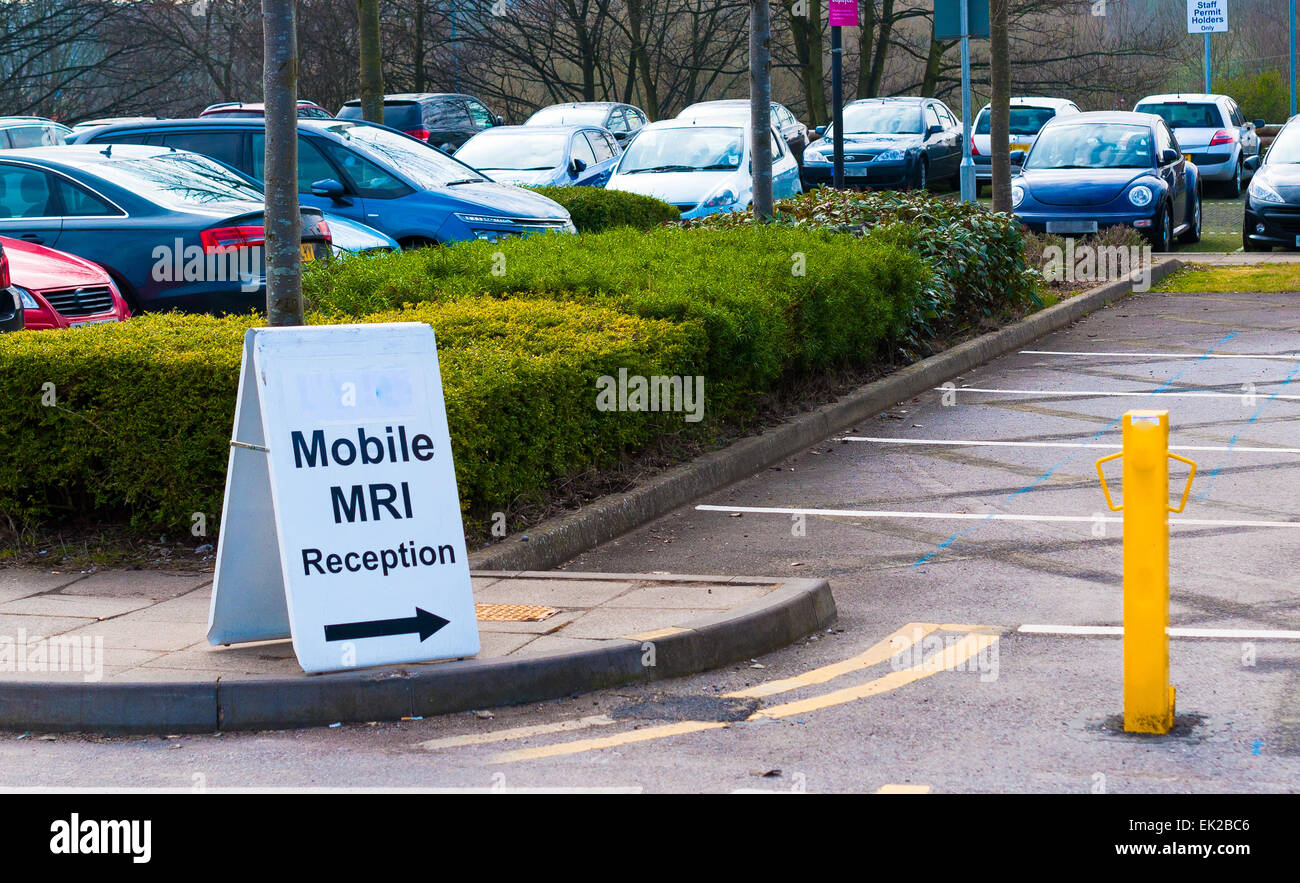 L'IRM mobile signer dans un parking Banque D'Images