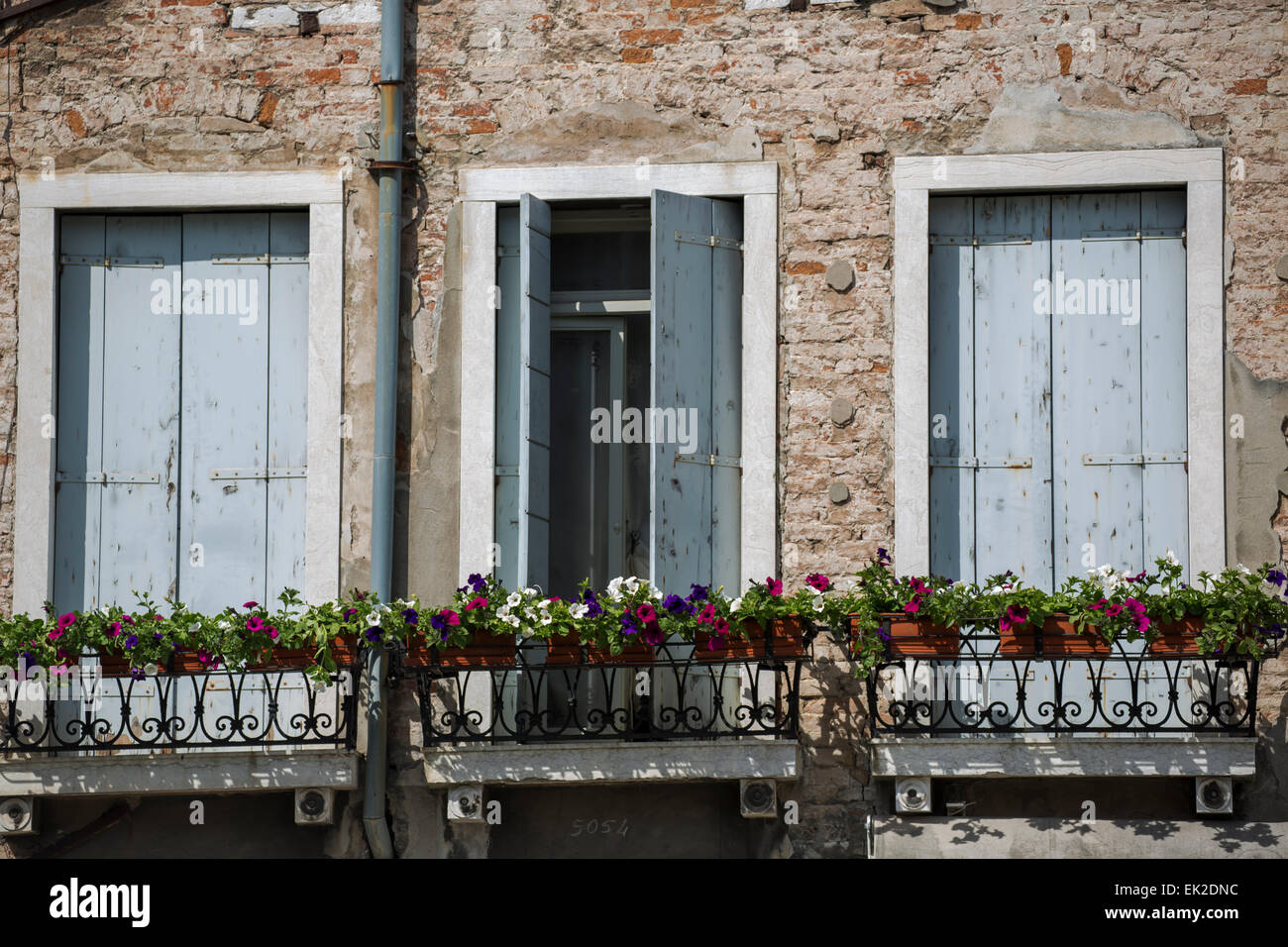 Fenêtres et balcons, Venise, Italie Banque D'Images