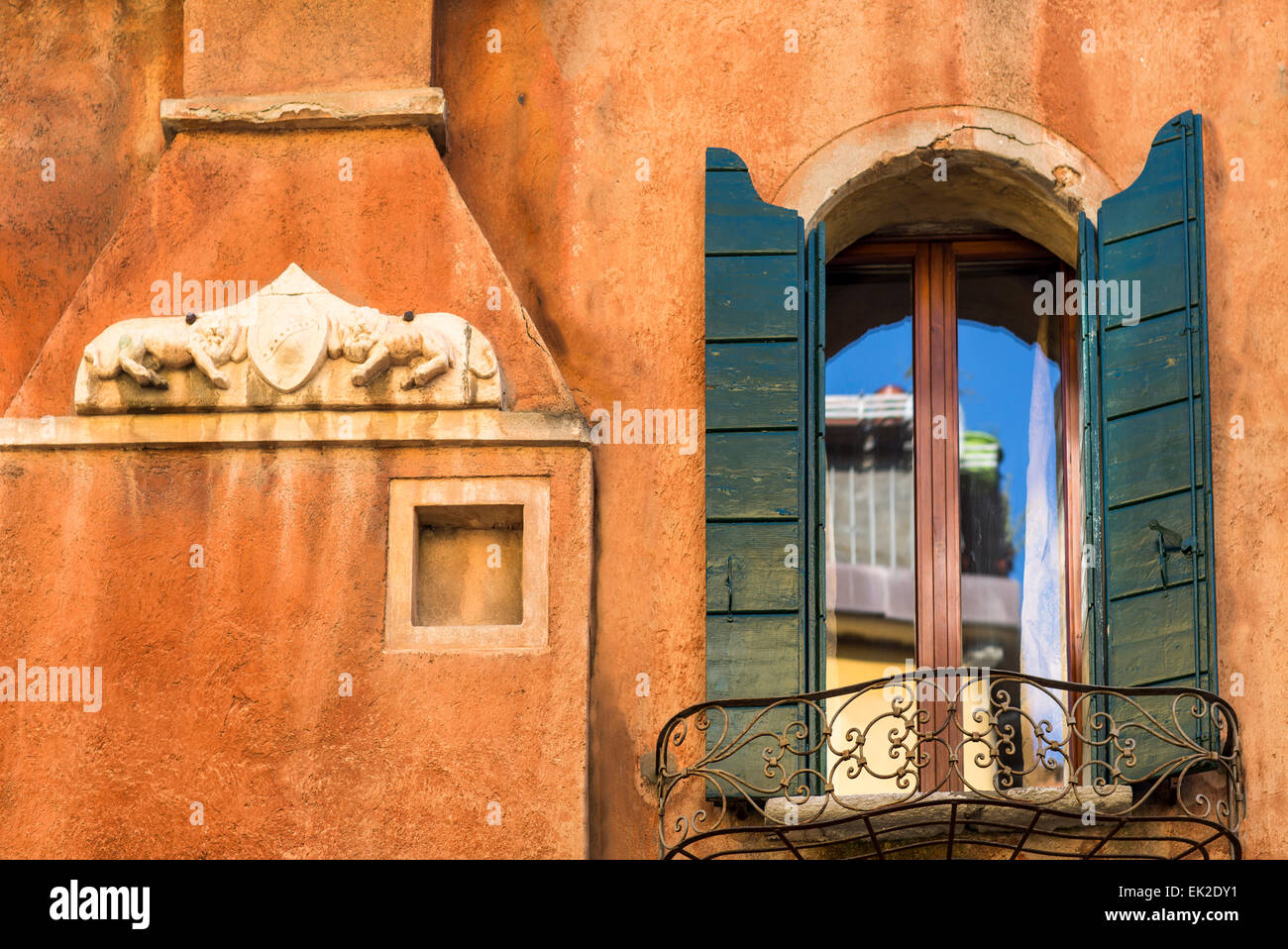 Fenêtre, Balcon, soulagement, Venise, Italie Banque D'Images